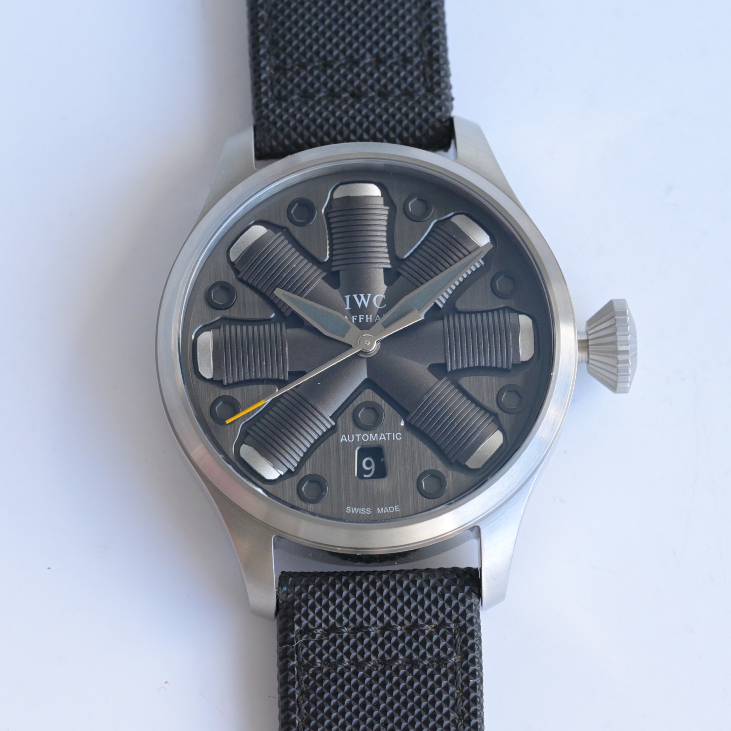 NO:764560,Technology leads the fashion model of IWC IWC/Dafei's new IWC concept watch special edition [case] watch data 46mm., using high-tech reinforced 316 stainless steel [literally] in the shape of an aircraft engine. The water chestnut cutting shape process and the coordination of different upper and lower layers are very difficult.  Exquisite skills and strong patience make it show a prominent three-dimensional effect. [Mirror] Sapphire crystal glass, double-sided blue high-transmittance coating. The craftsmanship is consistent with the original, and the transparency is close to the original. The new model must be a high-quality product. Please appreciate the mechanical watch from all watch friends,,,iwc19860909技术引领时尚万国典范 IWC 万国 / 大飞新品IWC概念表特别版【表壳】腕表数据46mm.,采用高科技强化316精钢【字面】采用飞机引擎形状.菱角切工形状工序、上下不同版层配合十分艰难, 在精湛技艺和强大的耐心,使之显现凸出的立体感.【表镜】蓝宝石水晶玻璃表镜,双面蓝色高透镀膜.工艺吻合原装,通透度直逼正品.新款必属精品 敬请各路表友品鉴机械腕表,,,iwc,Watch
