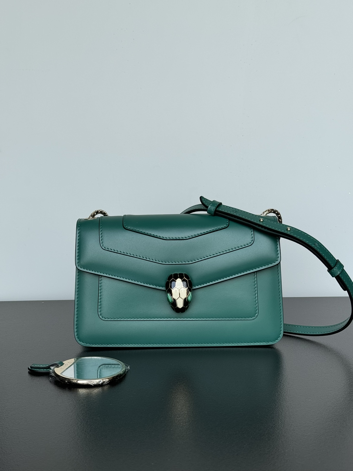 Bvlgari Borse Crossbody & Borse a Tracolla Nero Verde Bianco Giallo Pelle di vitello bovina Fashion Catene