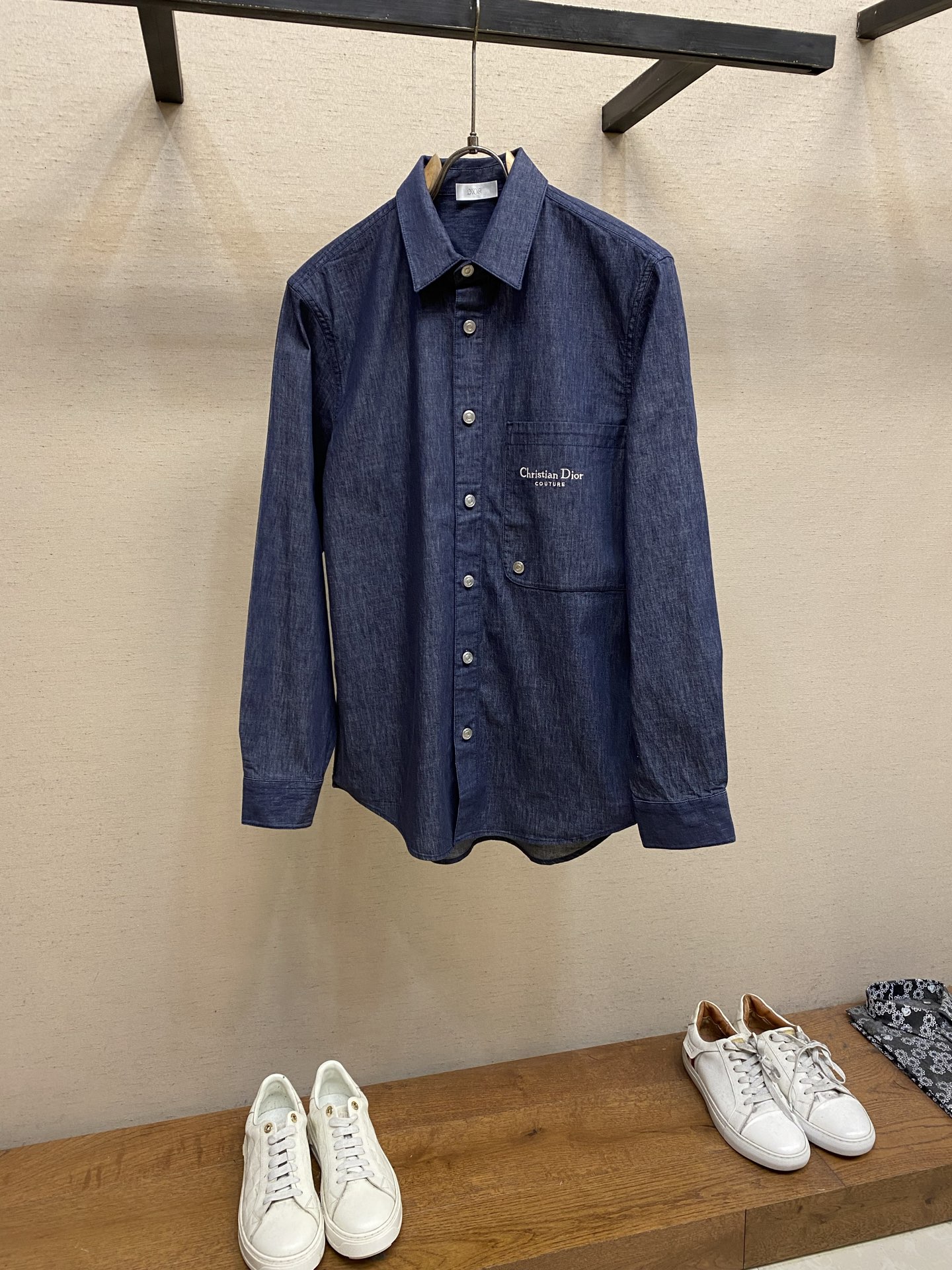 NO:120646,Dior, Jacket Shirt This jacket shirt highlights the modern aesthetic style. It is carefully crafted from navy blue cotton-blend denim technology fabric, and the front is decorated with contrasting embroidery and 