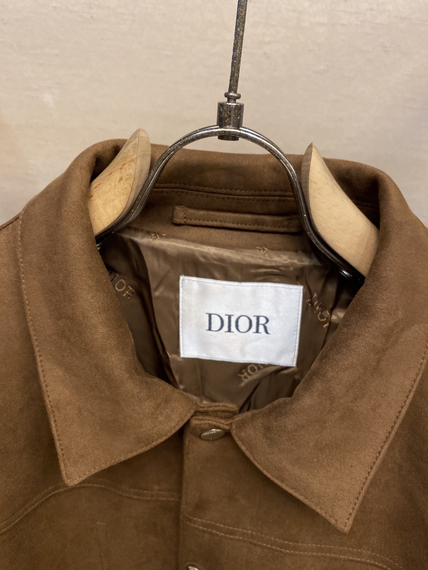 “Dior 25SS Men’s Velvet Leather Jacket: Classic Style with Novelty Charm” - 图片 4