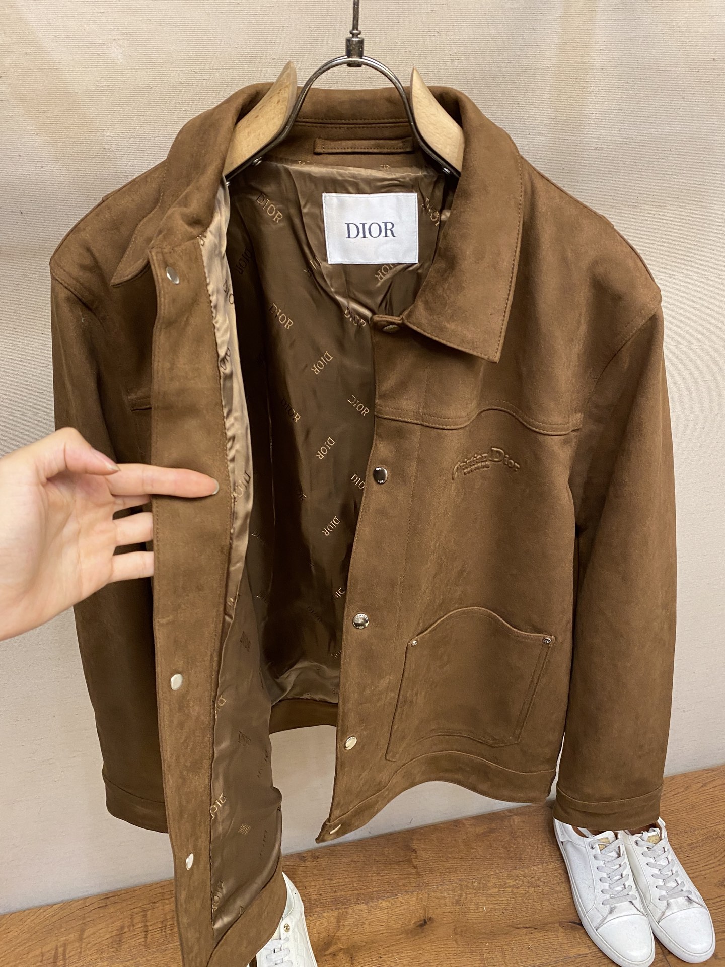 “Dior 25SS Men’s Velvet Leather Jacket: Classic Style with Novelty Charm” - 图片 9