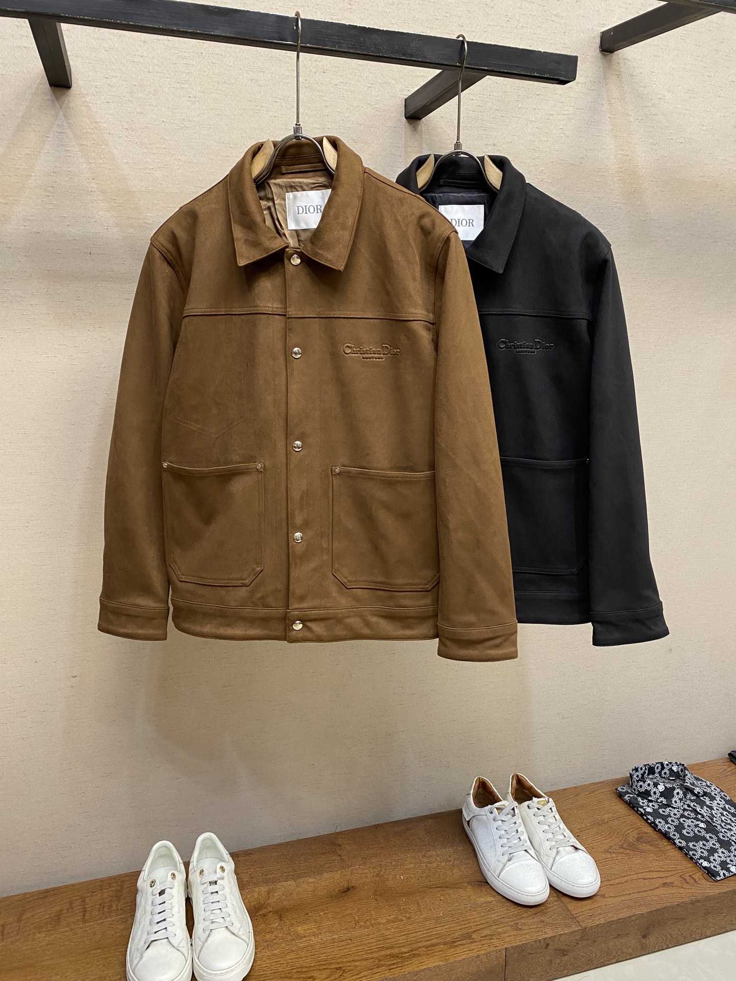 “Dior 25SS Men’s Velvet Leather Jacket: Classic Style with Novelty Charm” - 图片 3