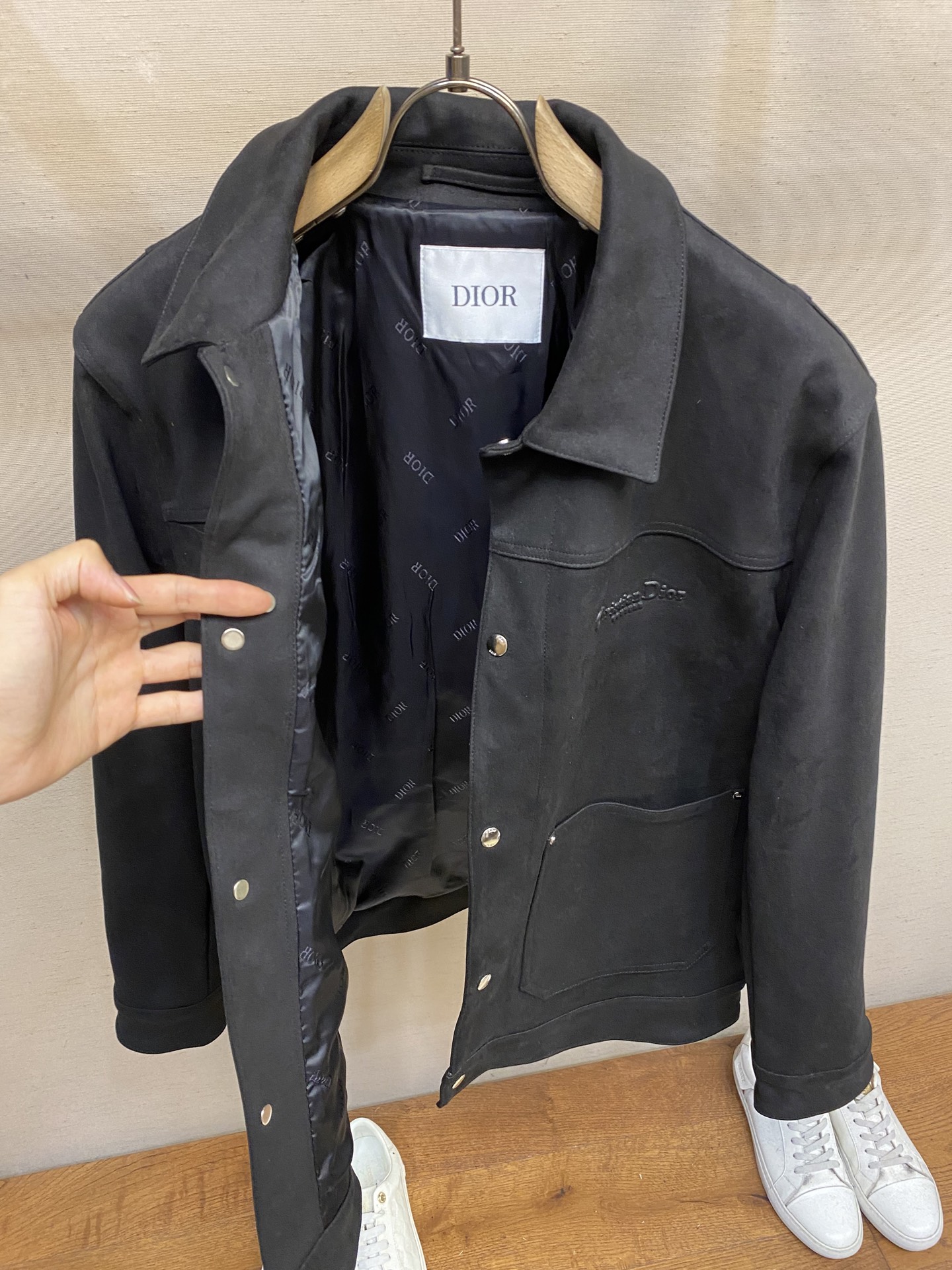 “Dior 25SS Men’s Velvet Leather Jacket: Classic Style with Novelty Charm” - 图片 9
