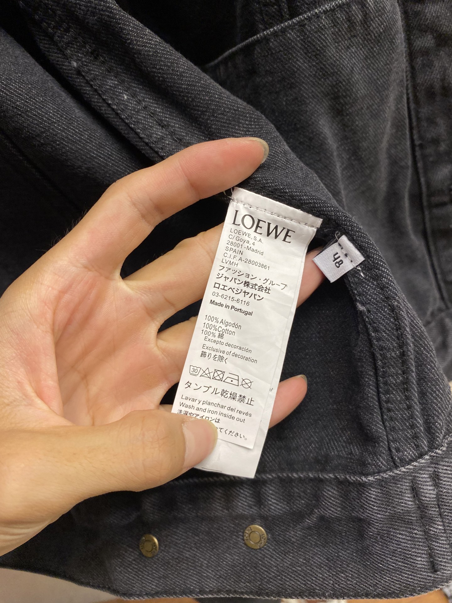 Loewe Anagram Cowboy Jacket: Innovative design, intricate craftsmanship, classic style, and personalized details for visual recognition. - 图片 7