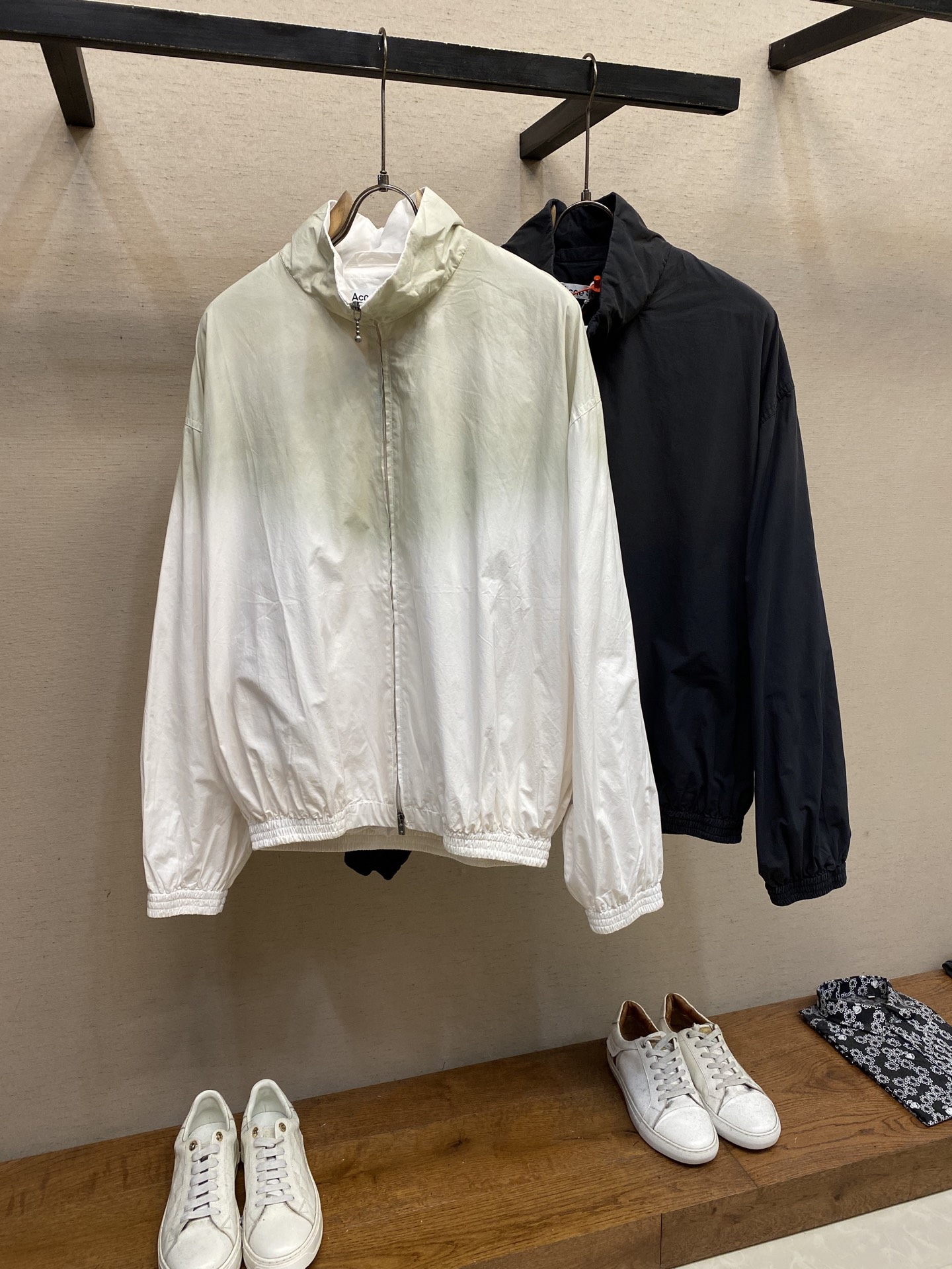 Acne Studios Customized Silk Jacket with Modern Logo Design and Unique Fabric Processes - 图片 3
