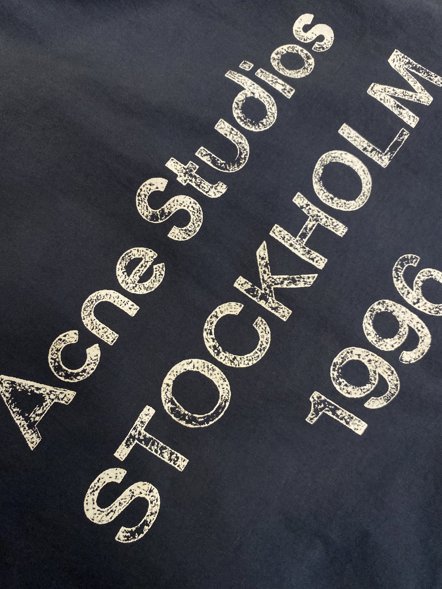 Acne Studios Customized Silk Jacket with Modern Logo Design and Unique Fabric Processes - 图片 9