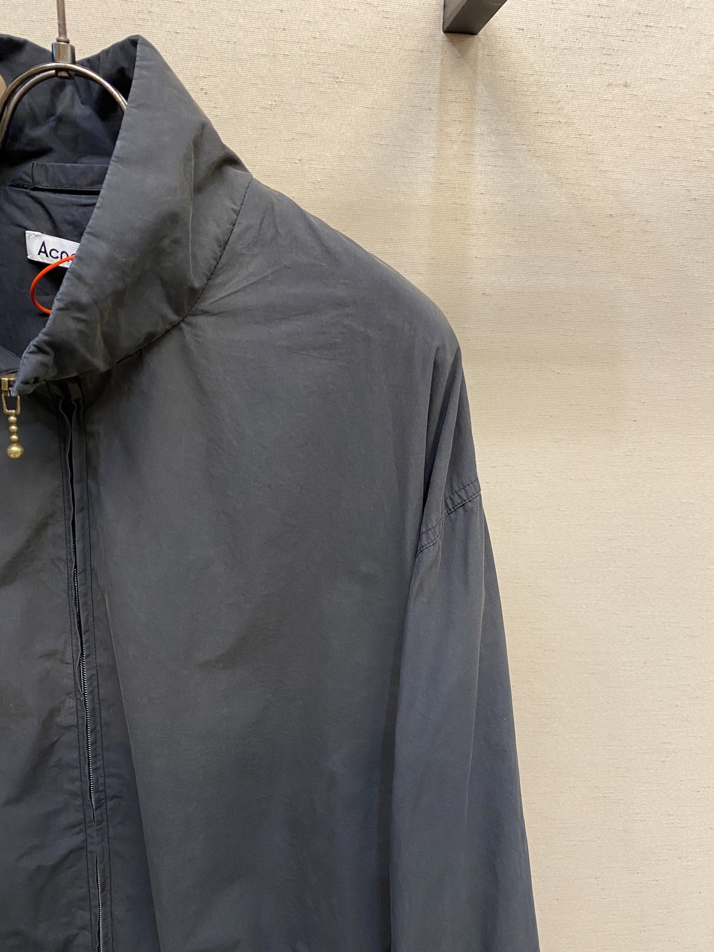 Acne Studios Customized Silk Jacket with Modern Logo Design and Unique Fabric Processes - 图片 4