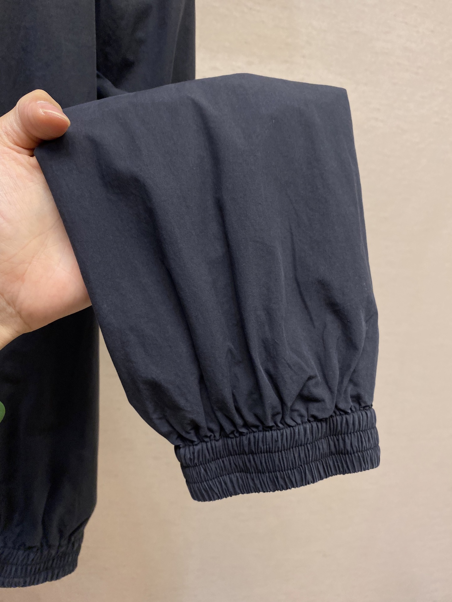 Acne Studios Customized Silk Jacket with Modern Logo Design and Unique Fabric Processes - 图片 8