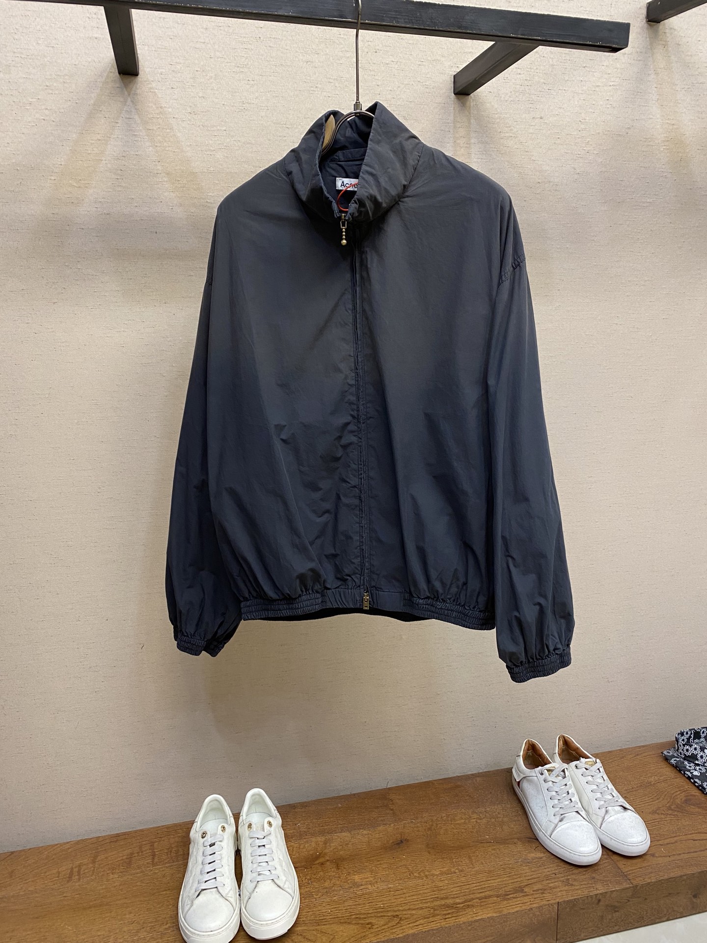 Acne Studios Customized Silk Jacket with Modern Logo Design and Unique Fabric Processes - 图片 1