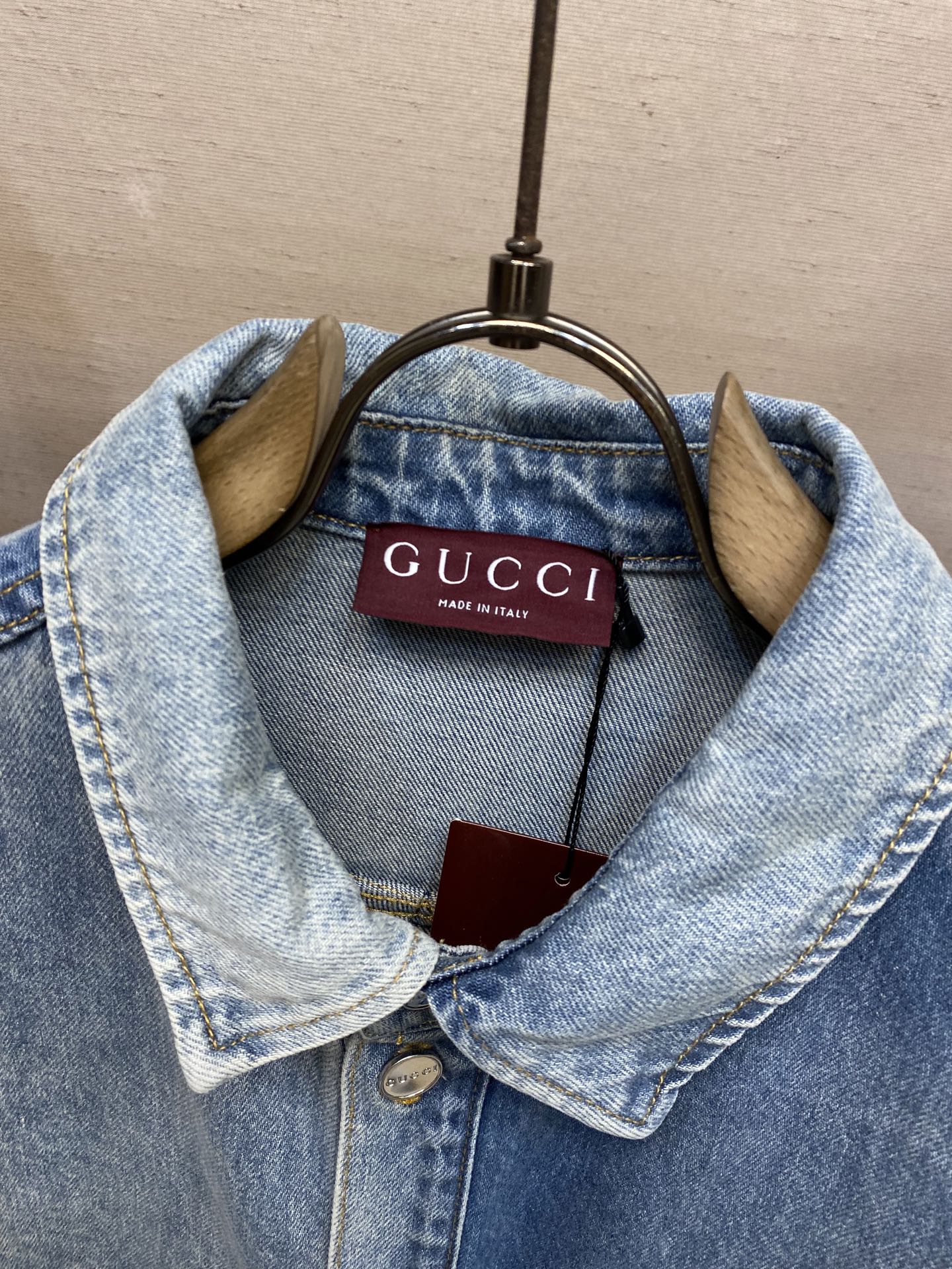 Gucci Water-Washed Cowboy Shirt: Customized Comfort with Unique Processes - 图片 3