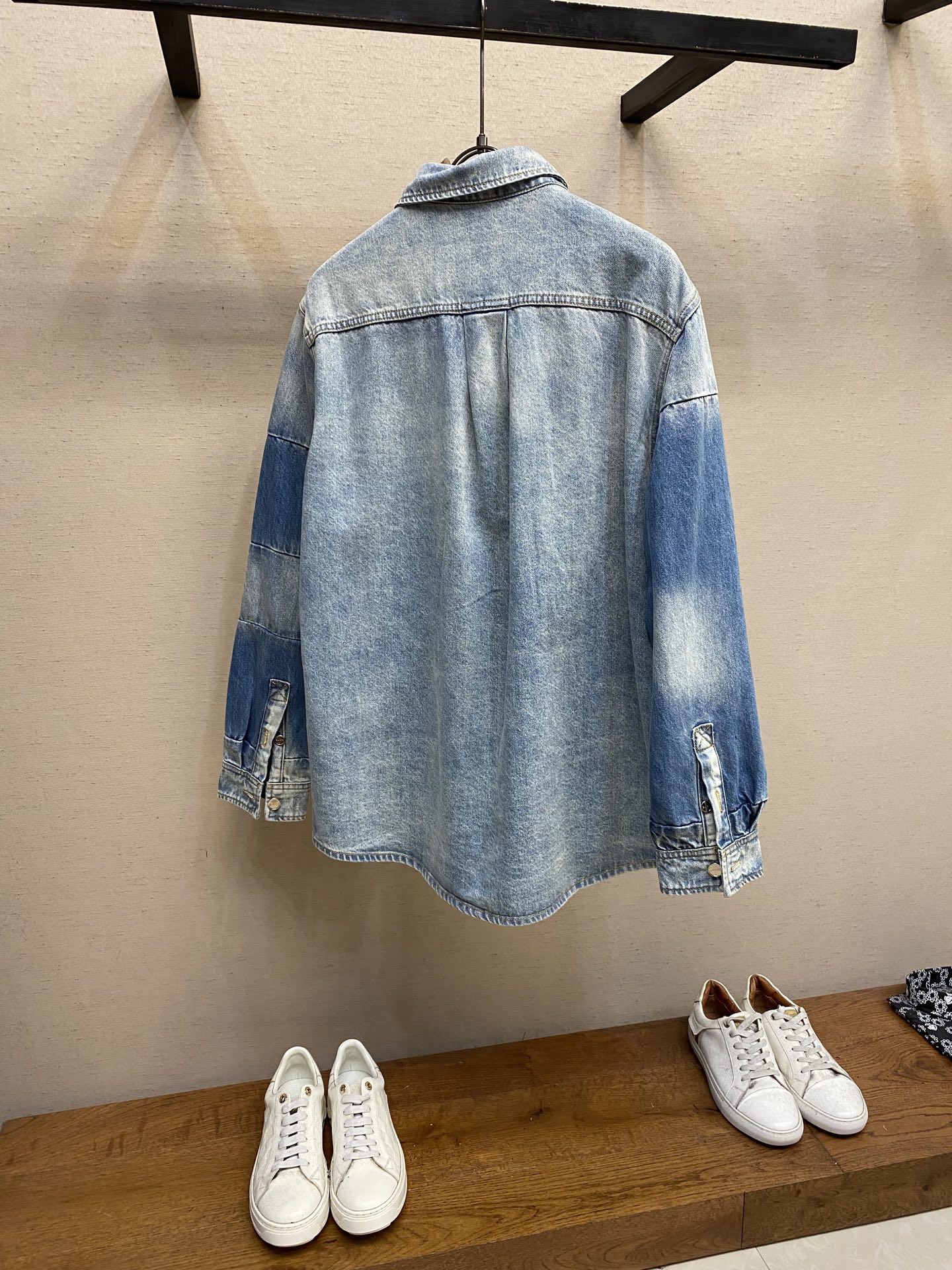 Gucci Water-Washed Cowboy Shirt: Customized Comfort with Unique Processes - 图片 2
