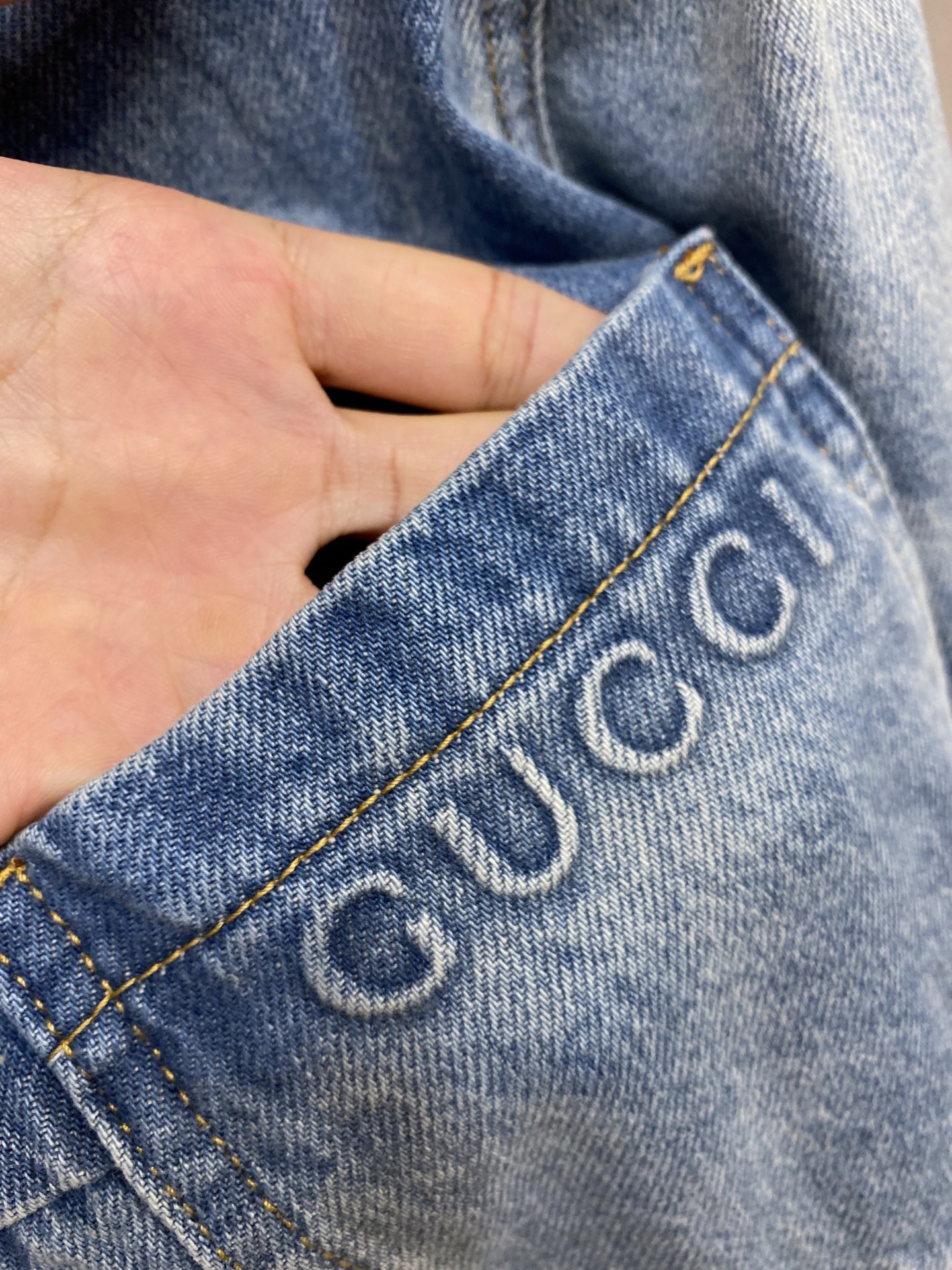 Gucci Water-Washed Cowboy Shirt: Customized Comfort with Unique Processes - 图片 5