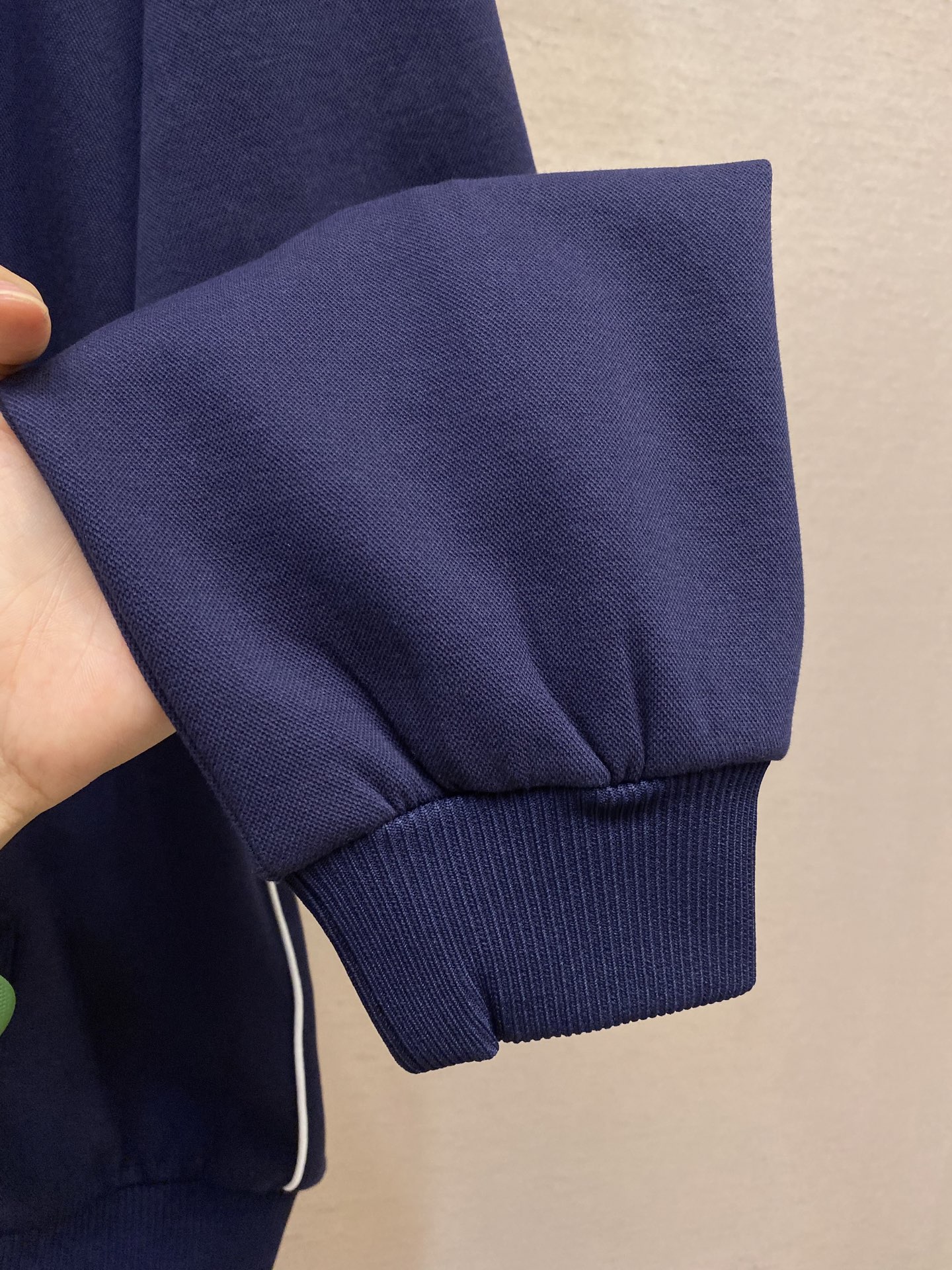 Gucci Navy Blue Label Guard: Luxurious, Soft Fabric with Custom Steel Stamping - 图片 7