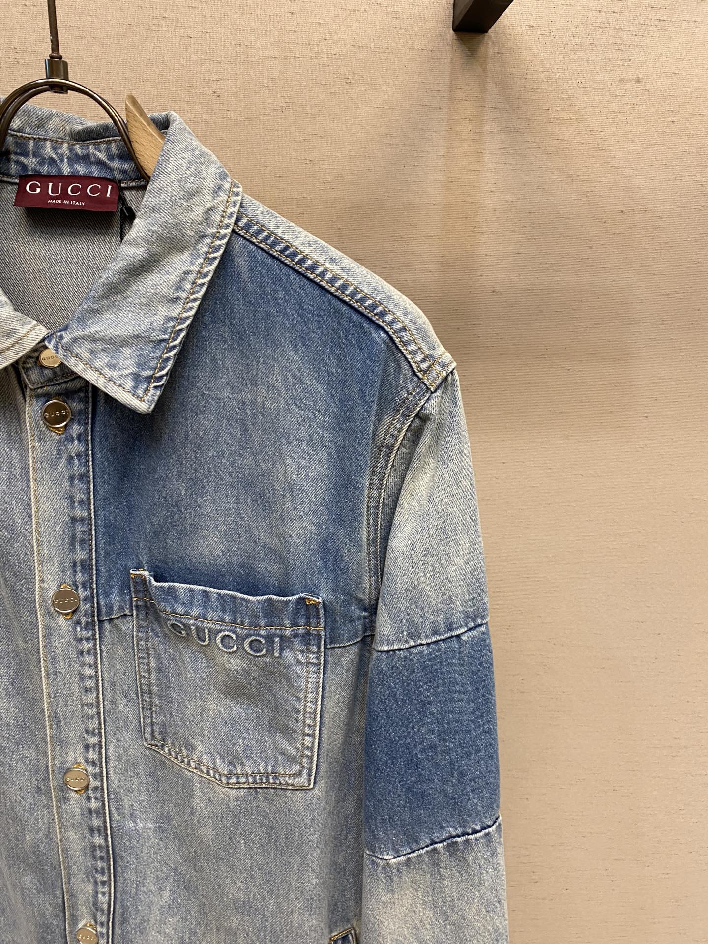 Gucci Water-Washed Cowboy Shirt: Customized Comfort with Unique Processes - 图片 4