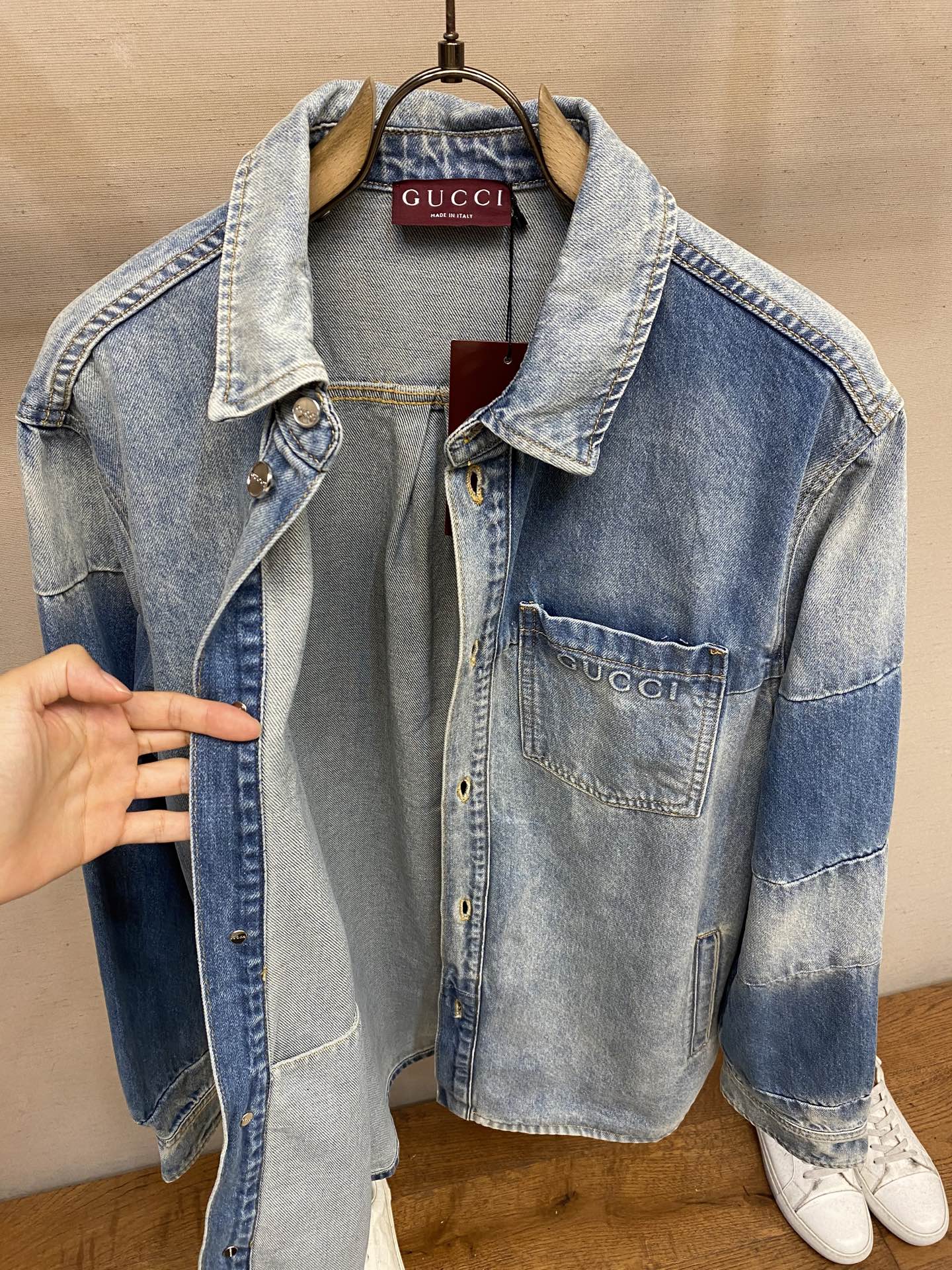 Gucci Water-Washed Cowboy Shirt: Customized Comfort with Unique Processes - 图片 7