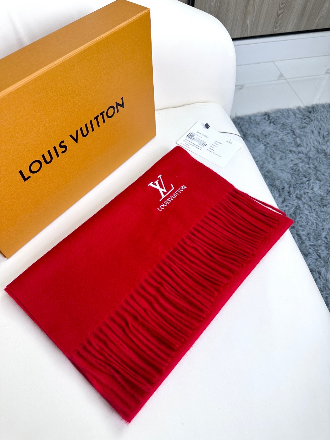 LV刺绣经典素色设计围巾