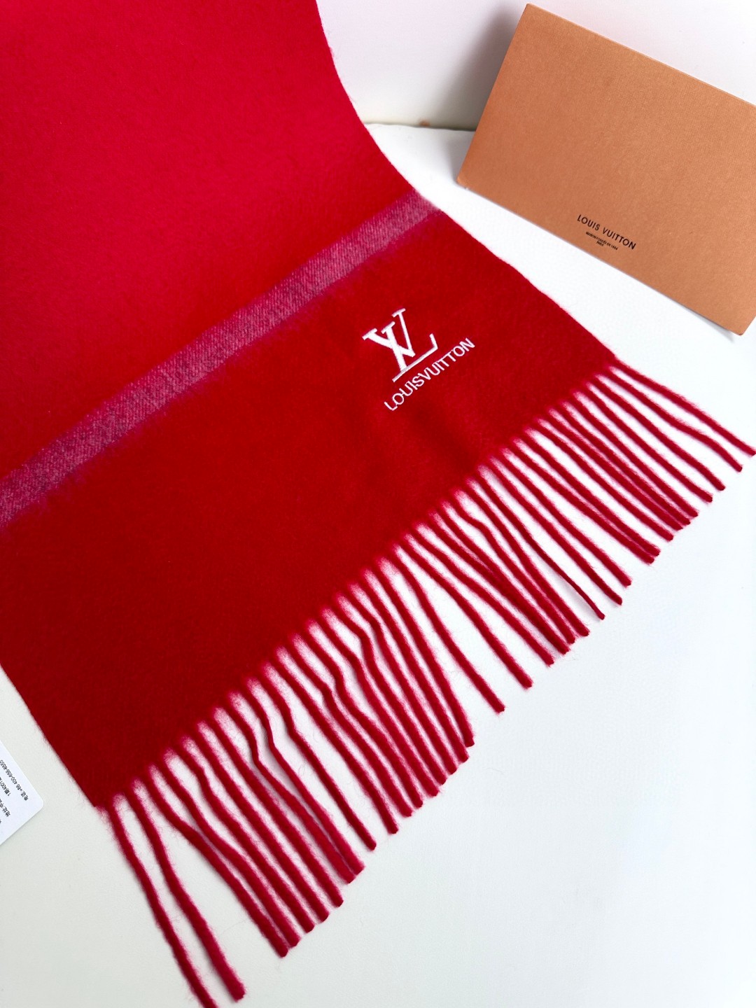 LV刺绣经典素色设计围巾