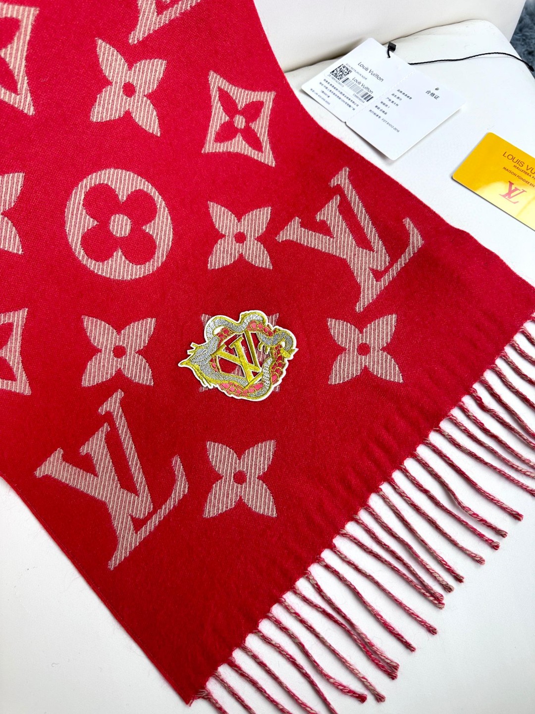 LV 龙年限定版 刺绣贴标绵羊毛围巾 M79522