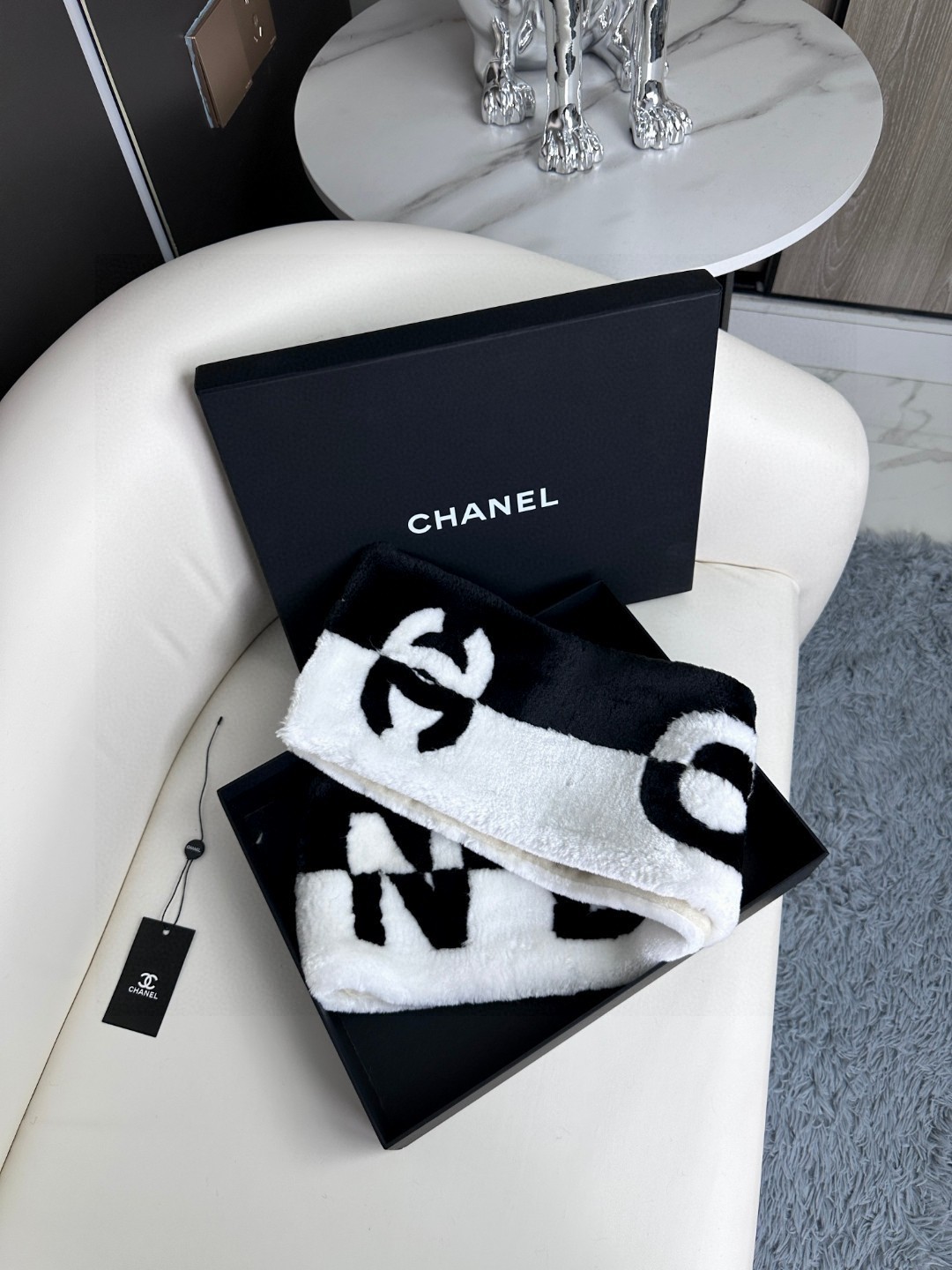 ️超级保暖Chanel秋冬新款！！！简约奢华大气白富美进口人工皮草和羊绒的结合高级的范畴已不只是围巾披肩