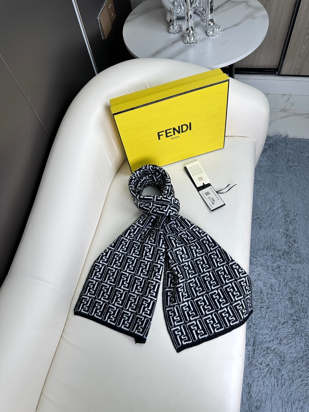 上新！Fendi2023新款系列针织双面围巾一面经典FF字体一面纯色一条两用超级百搭实用的款式男女士都能