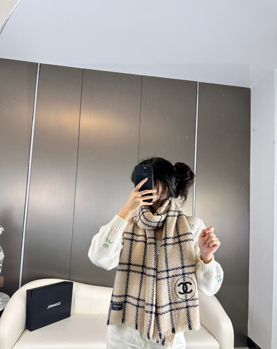 香奈儿新款韩剧女主风搭配大衣毛衣最佳此款系色调真的无敌经典了不是俗气的漂白就本色调带点米的高级配色百分百