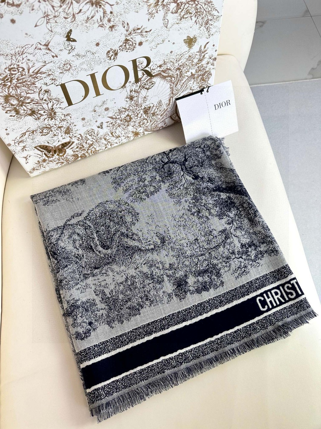 ️气质出众的不得了！！！Dior的稀有限量设计！！！这款属于我声嘶力竭推荐新朋友老朋友都要收高级的特殊面