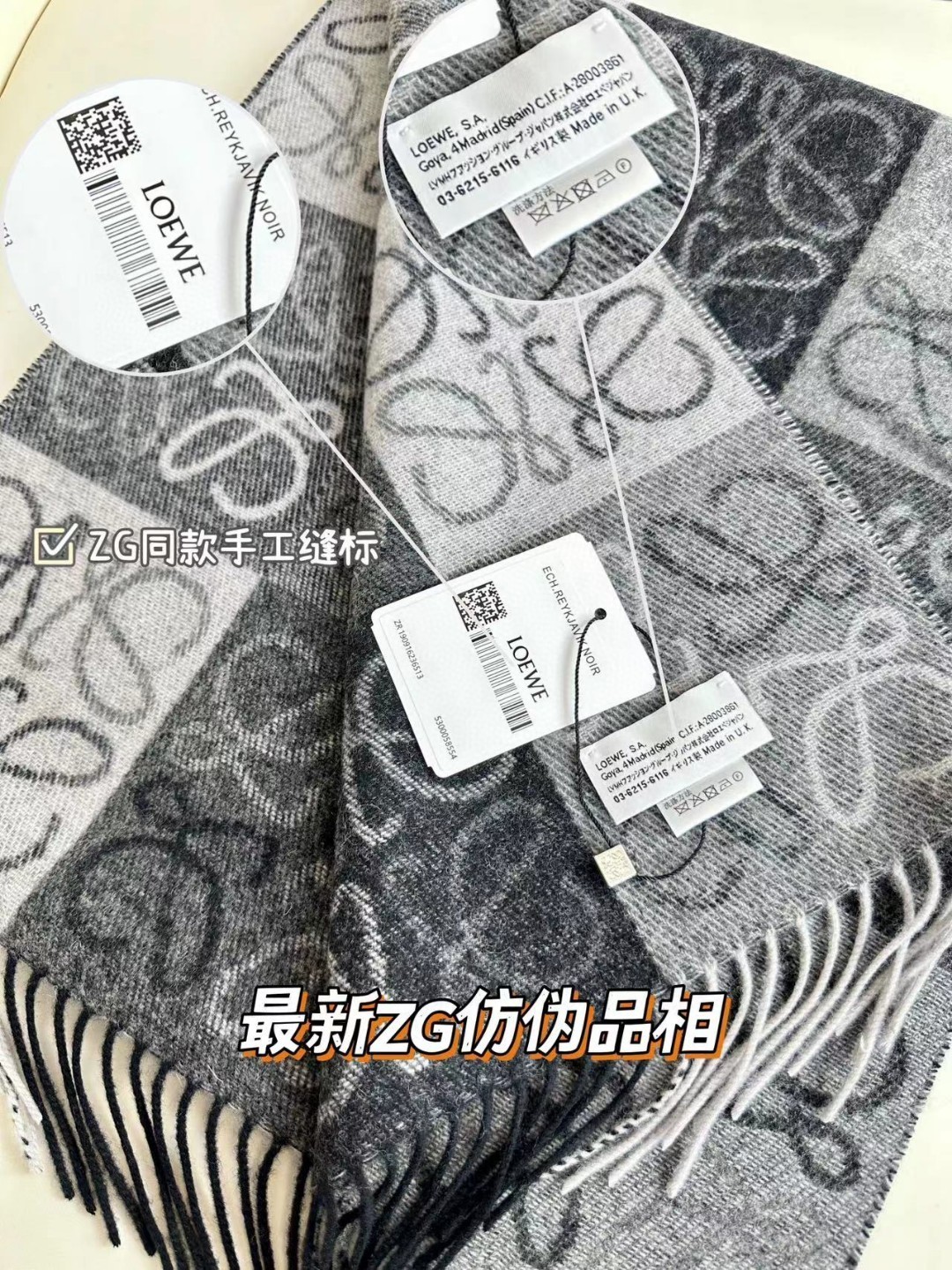 Loewe 双色棋盘格围巾，通身饰有Anagram图案