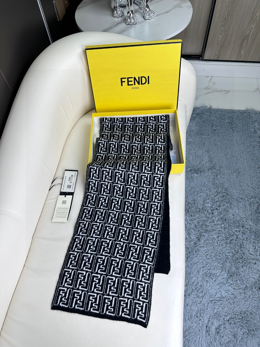 上新！Fendi2023新款系列针织双面围巾一面经典FF字体一面纯色一条两用超级百搭实用的款式男女士都能