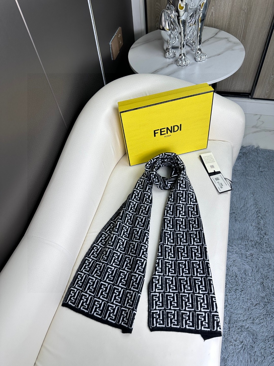 上新！Fendi2023新款系列针织双面围巾一面经典FF字体一面纯色一条两用超级百搭实用的款式男女士都能