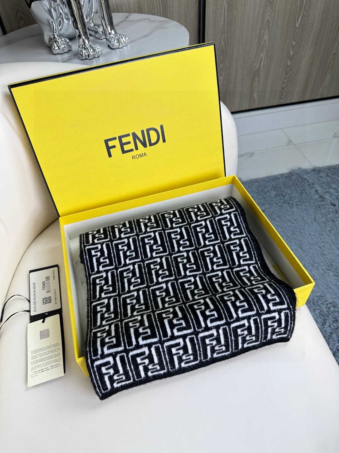 上新！Fendi2023新款系列针织双面围巾一面经典FF字体一面纯色一条两用超级百搭实用的款式男女士都能