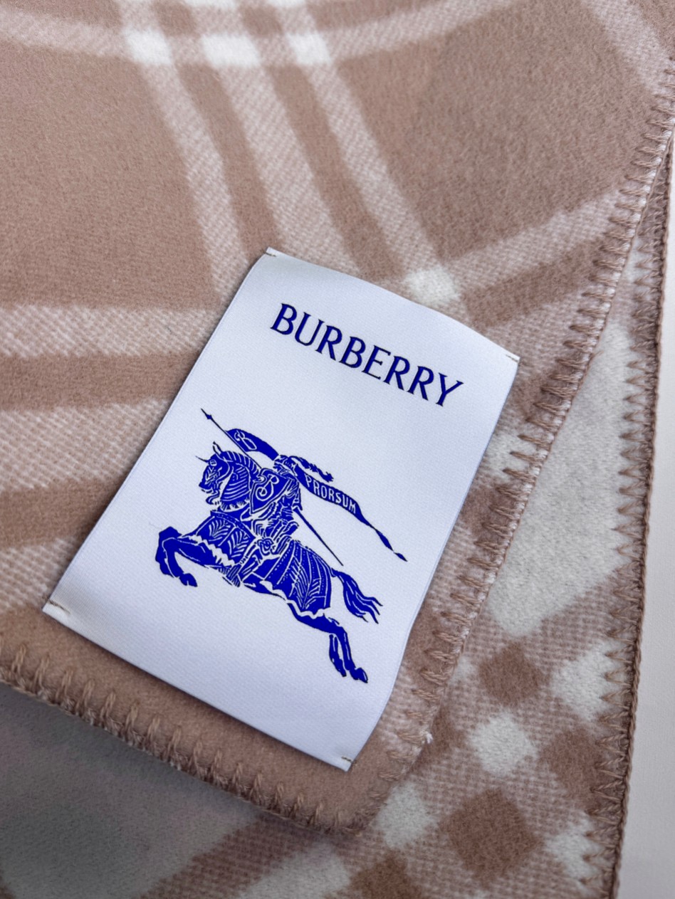 2024年最新Burberry羊绒羊毛混纺围巾
