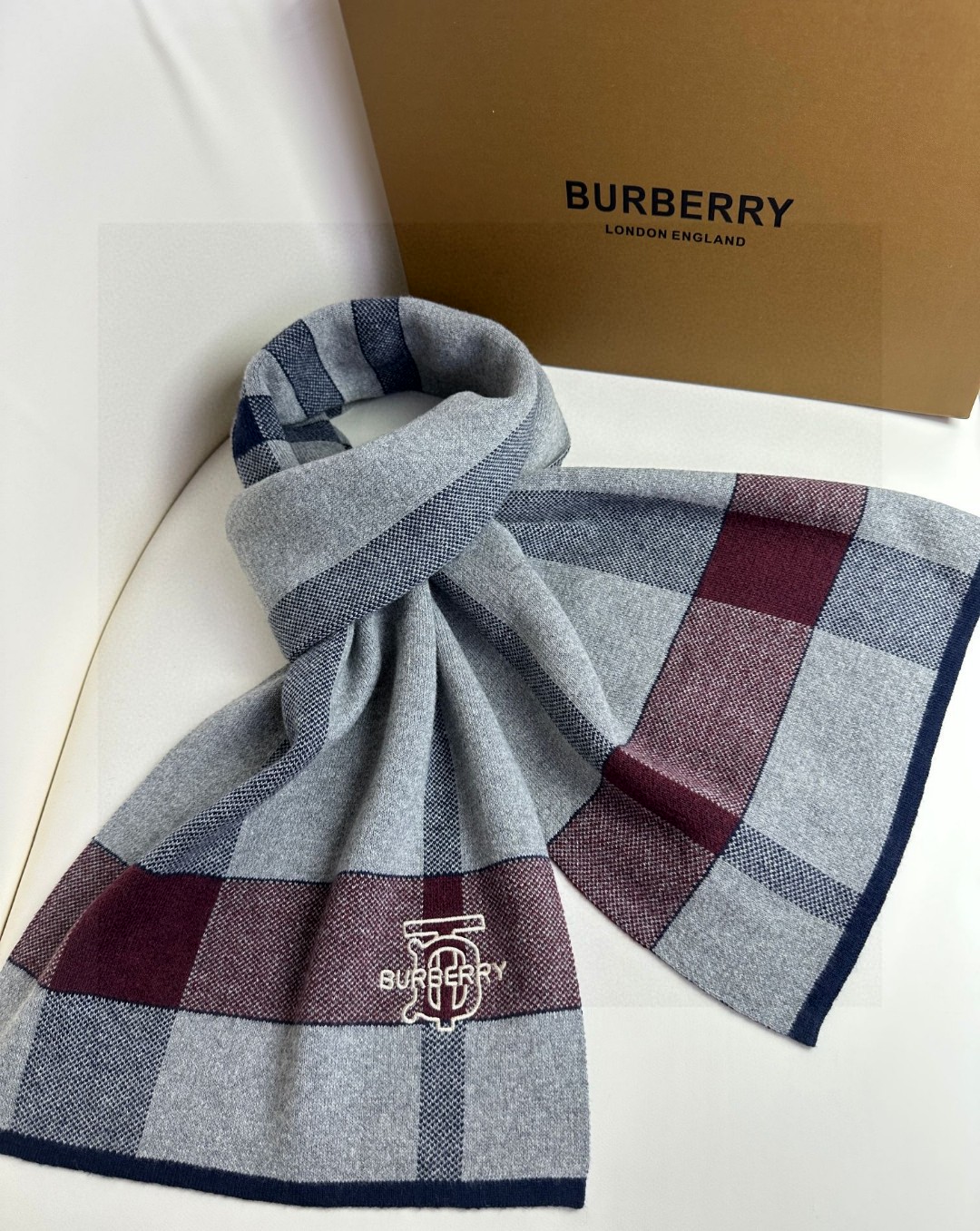 Burberry爆款上新高端男士围巾TB羊绒格纹独家牛货奢华尽在尺寸之间高端品质️具有超高羊绒品质才会被