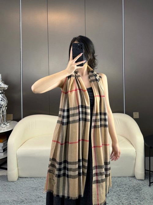 Burberry Classic Check Cashmere Scarf, Soft and Warm, 110x200 cm 25 Burberry Classic Check Cashmere Scarf, Soft and Warm, 110x200 cm