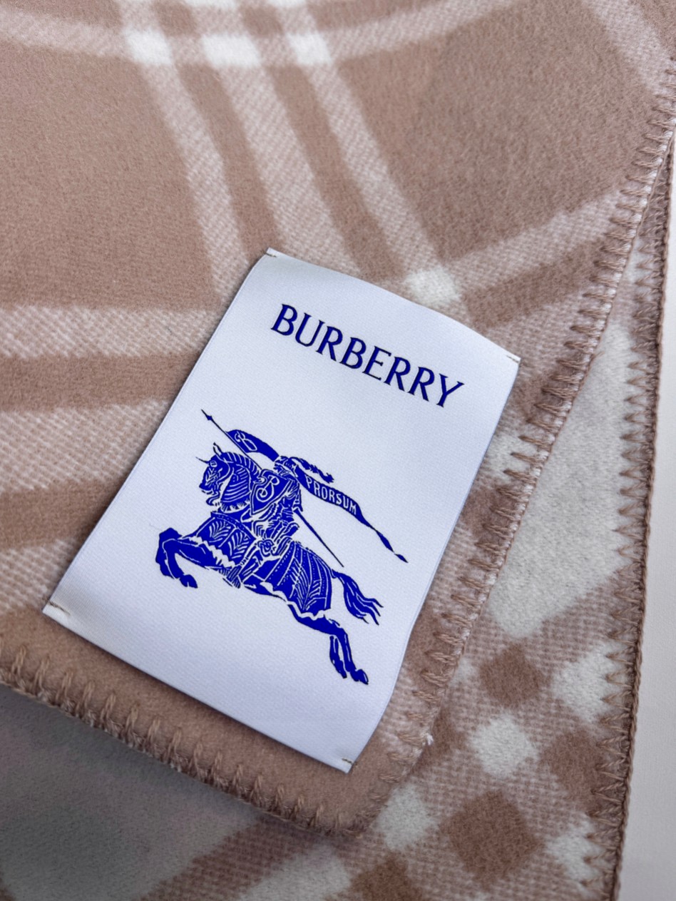 上新！2024年最新Burberry羊绒羊毛混纺围巾这种工艺和配色一看就知道不是一般的大工厂的非常非常喜