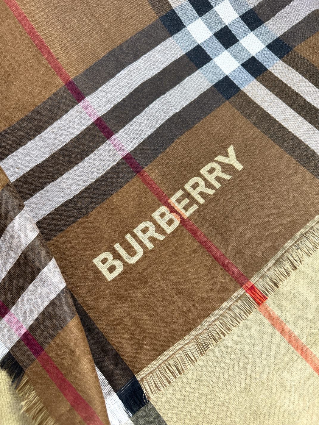 BURBERRY家经典格！2024年最值得入超值版老友闭眼入！一条围巾两条的快乐！！！经典格经典配色这个