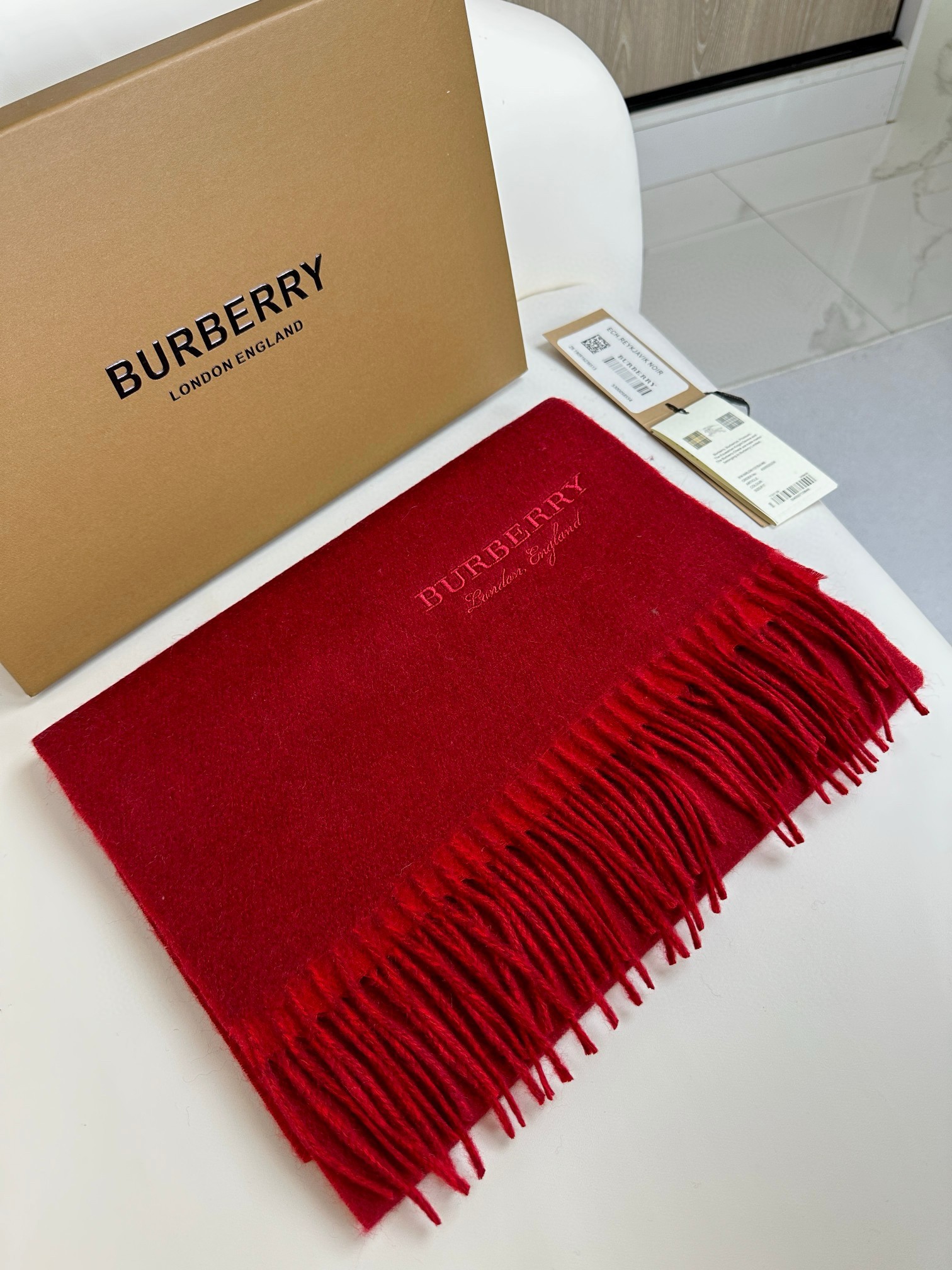 BURBERRY巴宝利2023巴黎时装展双面羊绒围巾！采用蒙古高原细羊绒！手感满满地都是细腻的绒毛！这个