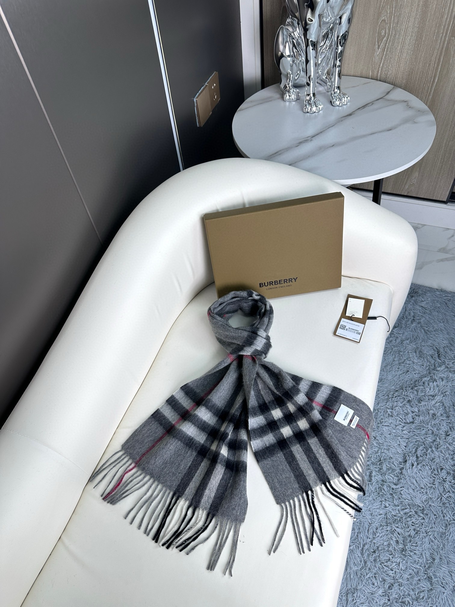 2025年王牌口碑burberry深度水波纹经典羊绒格子围巾‼️专柜最新品相,目前专柜都换上了新标👍经典
