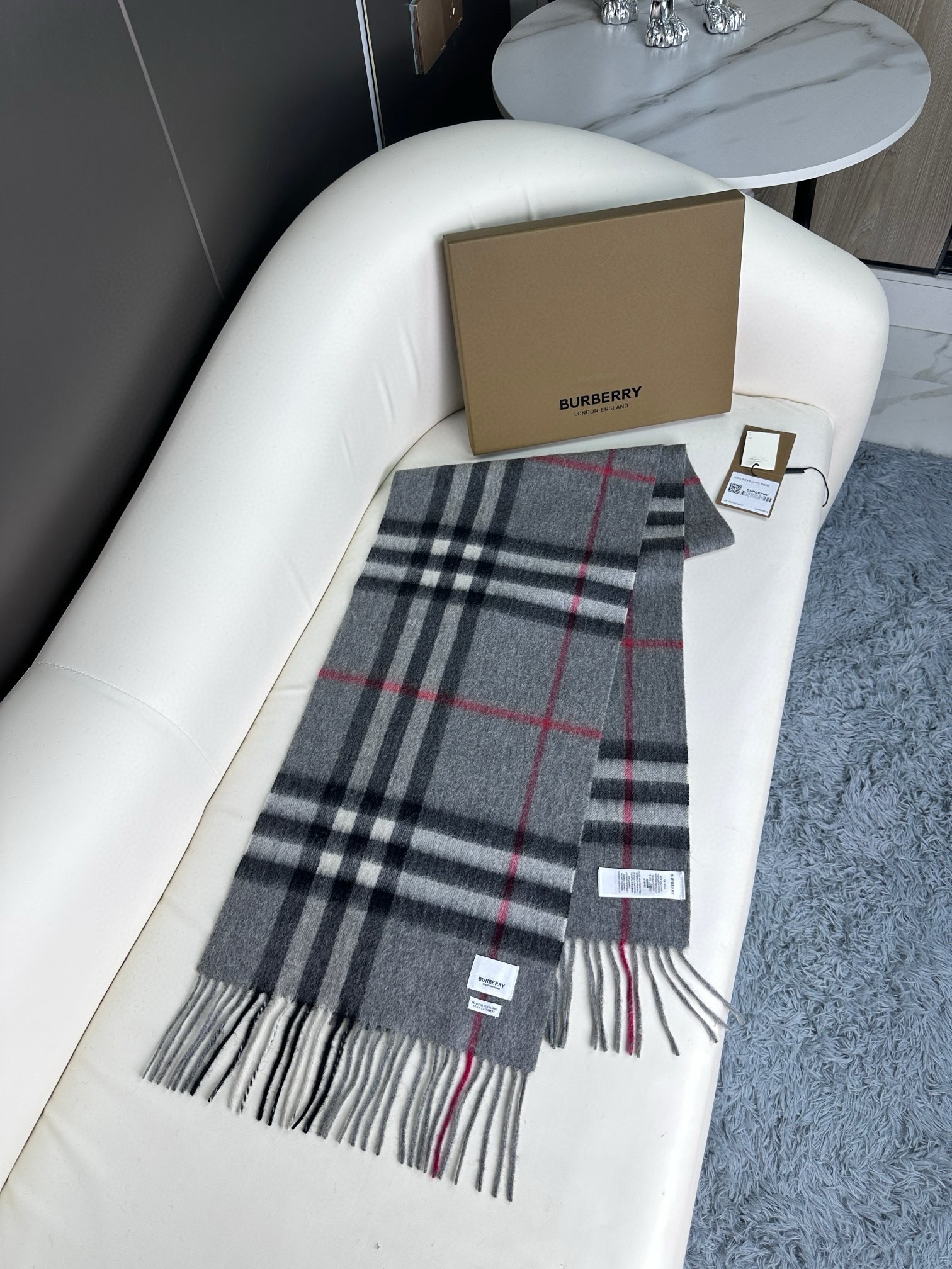 2025年王牌口碑burberry深度水波纹经典羊绒格子围巾‼️专柜最新品相,目前专柜都换上了新标👍经典