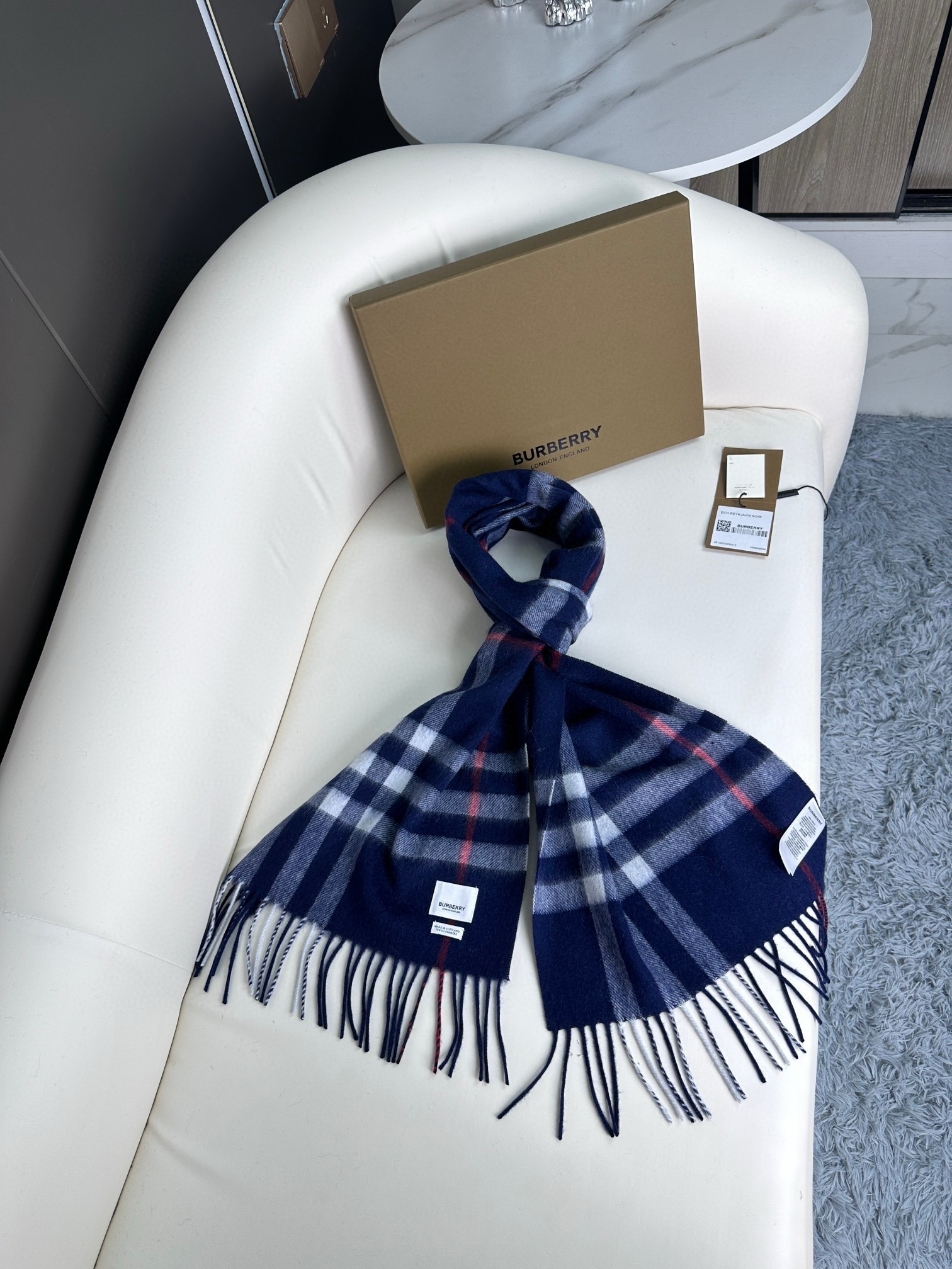 2025年王牌口碑burberry深度水波纹经典羊绒格子围巾‼️专柜最新品相,目前专柜都换上了新标👍经典