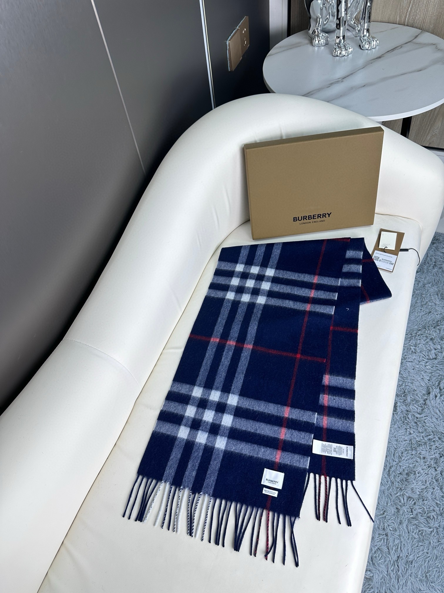 2025年王牌口碑burberry深度水波纹经典羊绒格子围巾‼️专柜最新品相,目前专柜都换上了新标👍经典