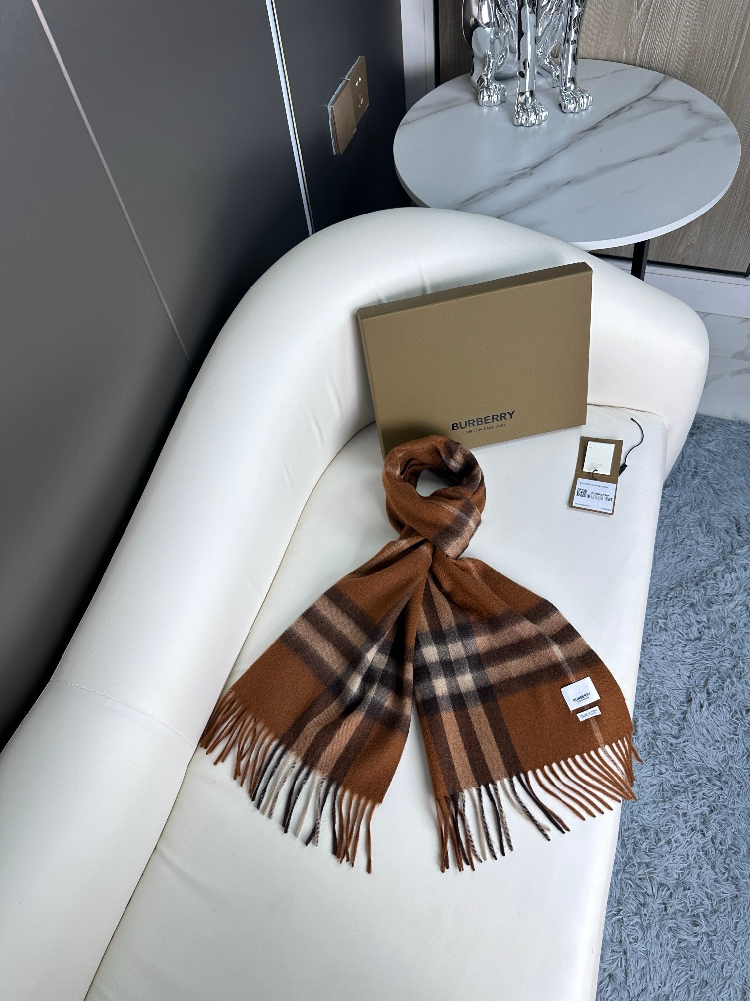 2025年王牌口碑burberry深度水波纹经典羊绒格子围巾‼️专柜最新品相,目前专柜都换上了新标👍经典