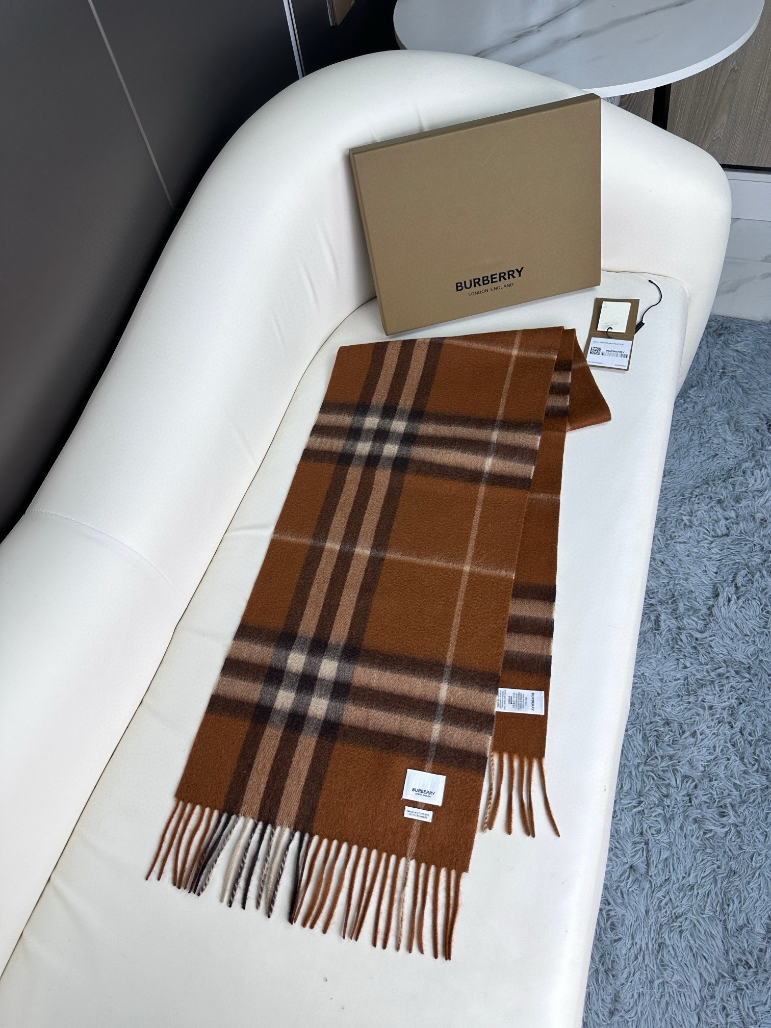 2025年王牌口碑burberry深度水波纹经典羊绒格子围巾‼️专柜最新品相,目前专柜都换上了新标👍经典