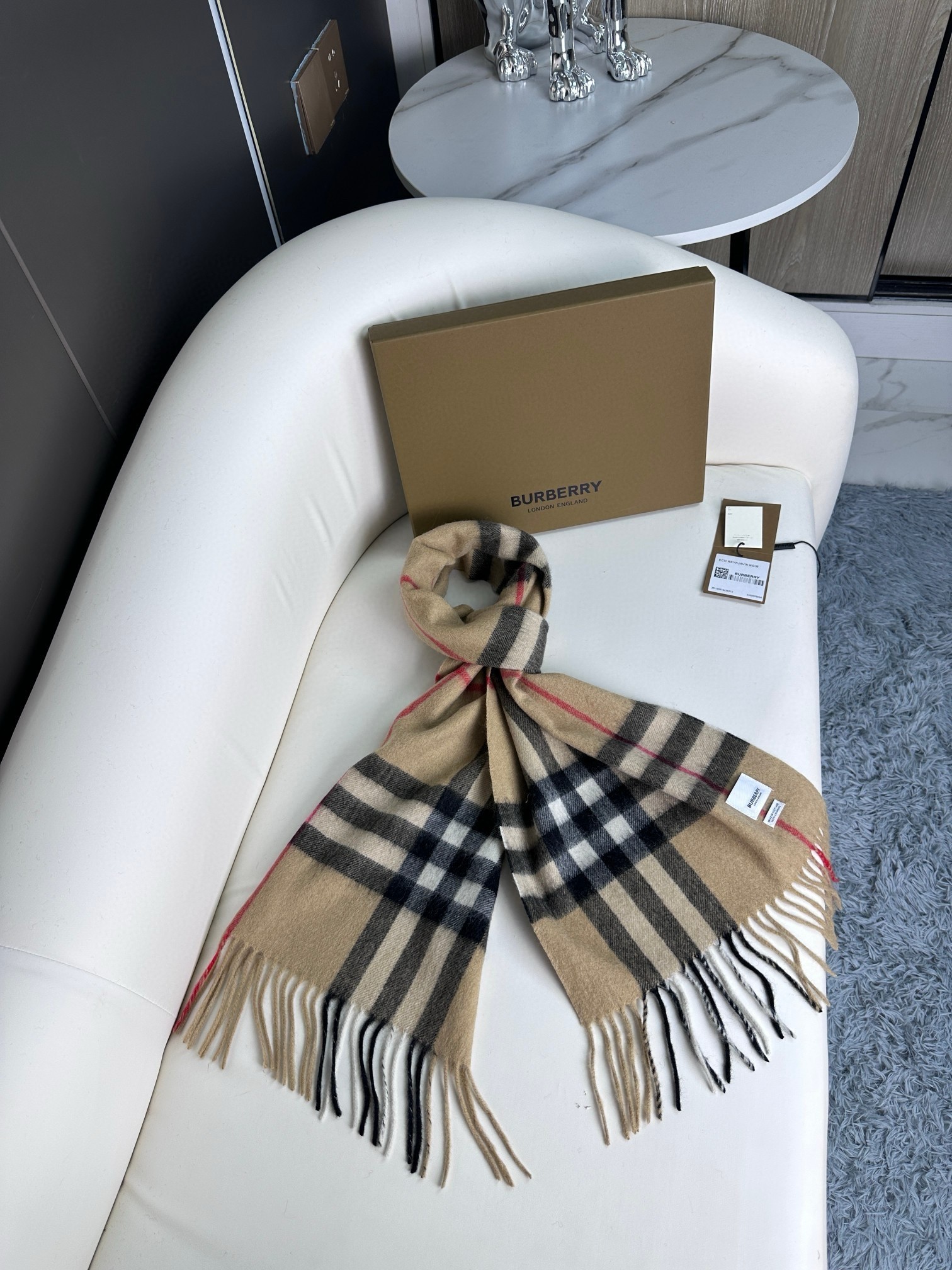 2025年王牌口碑burberry深度水波纹经典羊绒格子围巾‼️专柜最新品相,目前专柜都换上了新标👍经典