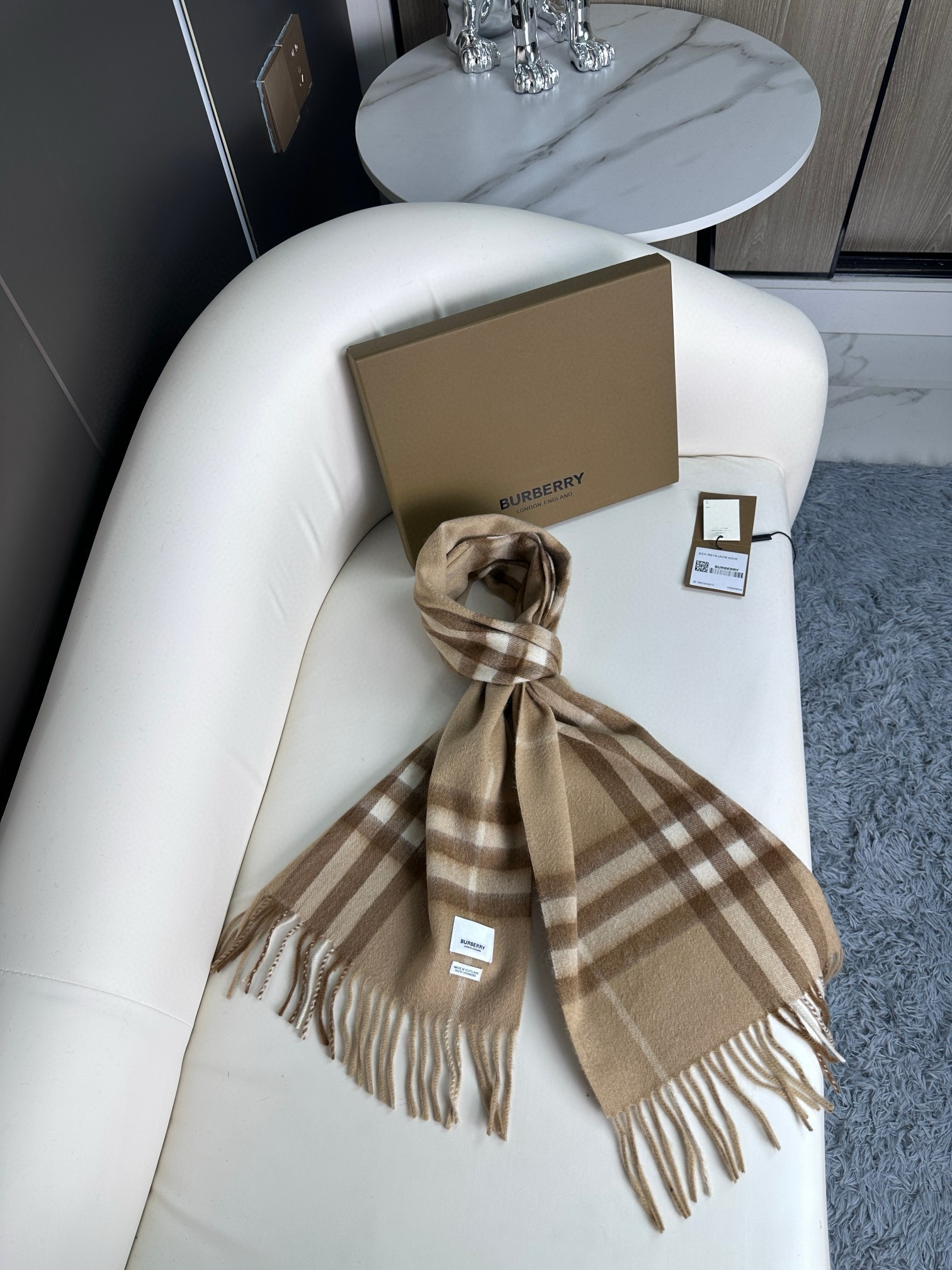 2025年王牌口碑burberry深度水波纹经典羊绒格子围巾‼️专柜最新品相,目前专柜都换上了新标👍经典