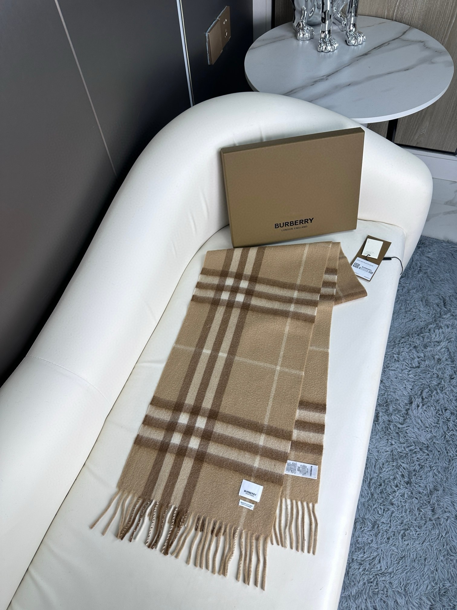 2025年王牌口碑burberry深度水波纹经典羊绒格子围巾‼️专柜最新品相,目前专柜都换上了新标👍经典