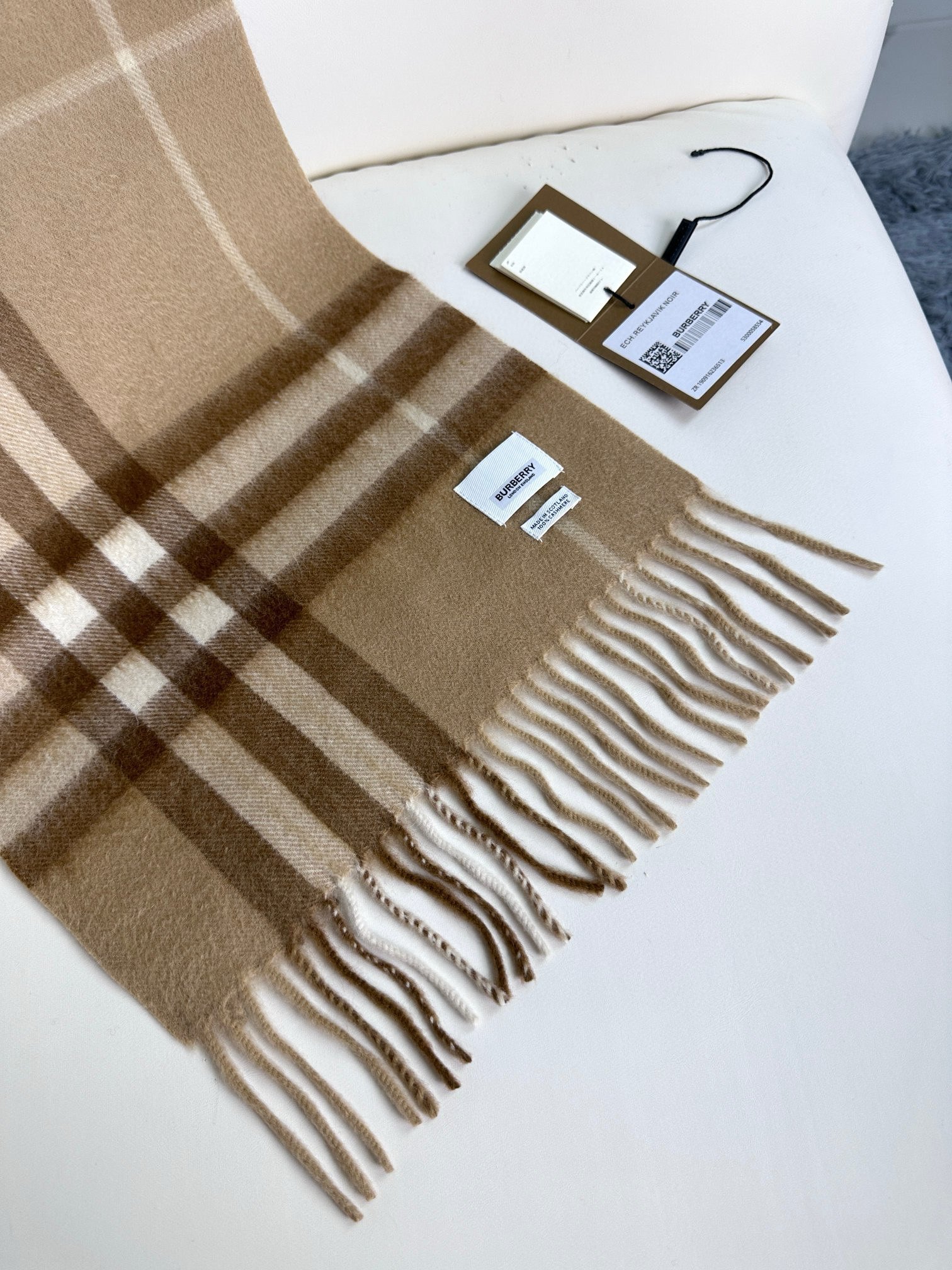 2025年王牌口碑burberry深度水波纹经典羊绒格子围巾‼️专柜最新品相,目前专柜都换上了新标👍经典