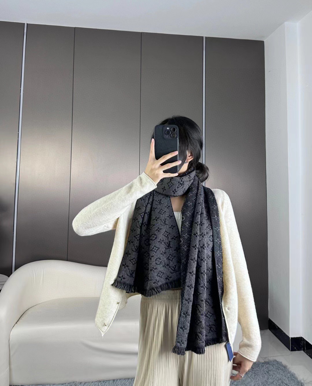 上新！Lv✨超级中意非常稳👍这款LV男士围巾，款式很有男性魅力，是男款里非常Classical的设计，经