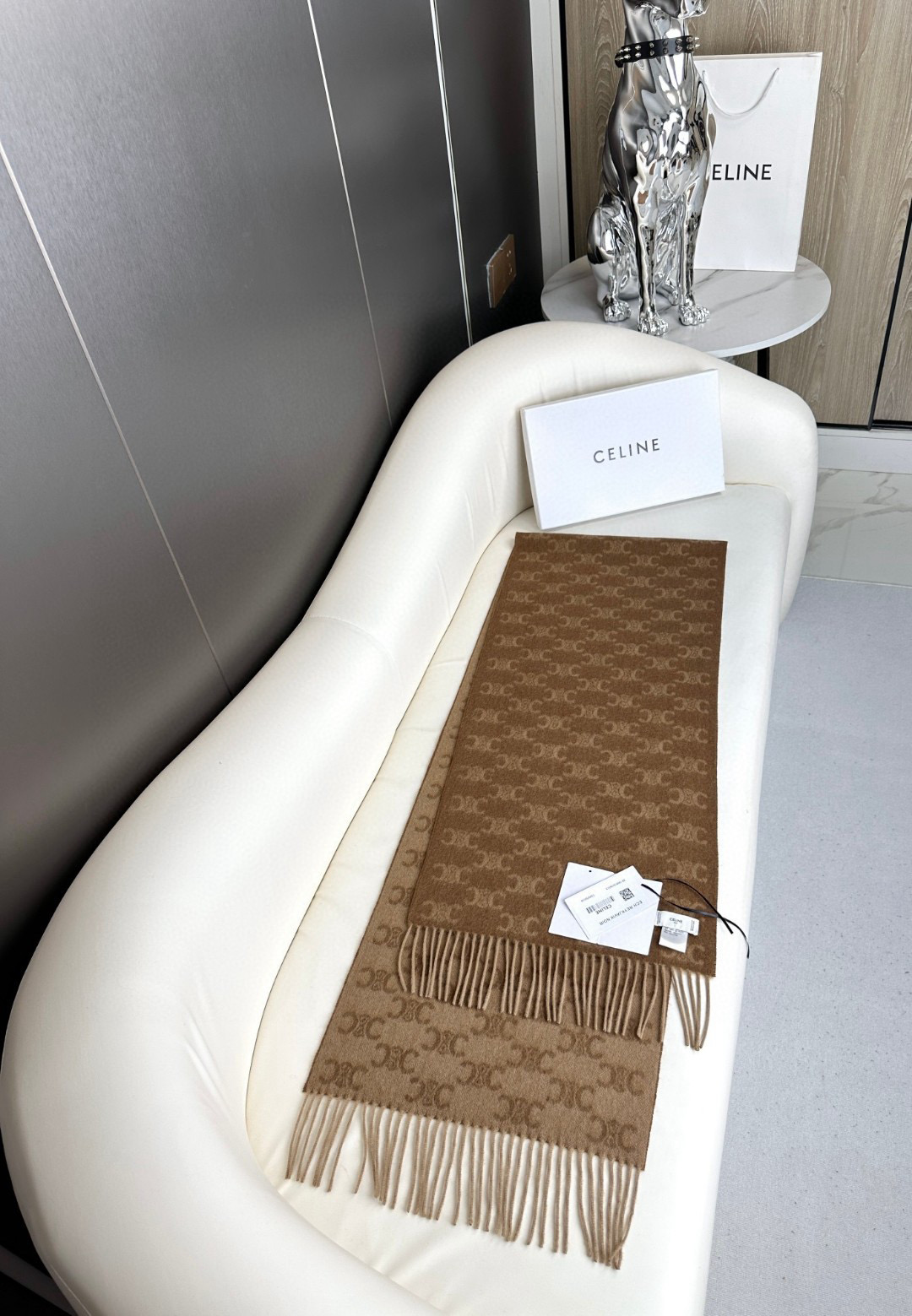 💟2023年CELINE凯旋门散林老花羊绒围巾终于出货了……很多宝宝要的上身图来啦！羊绒的质地戴起来软乎
