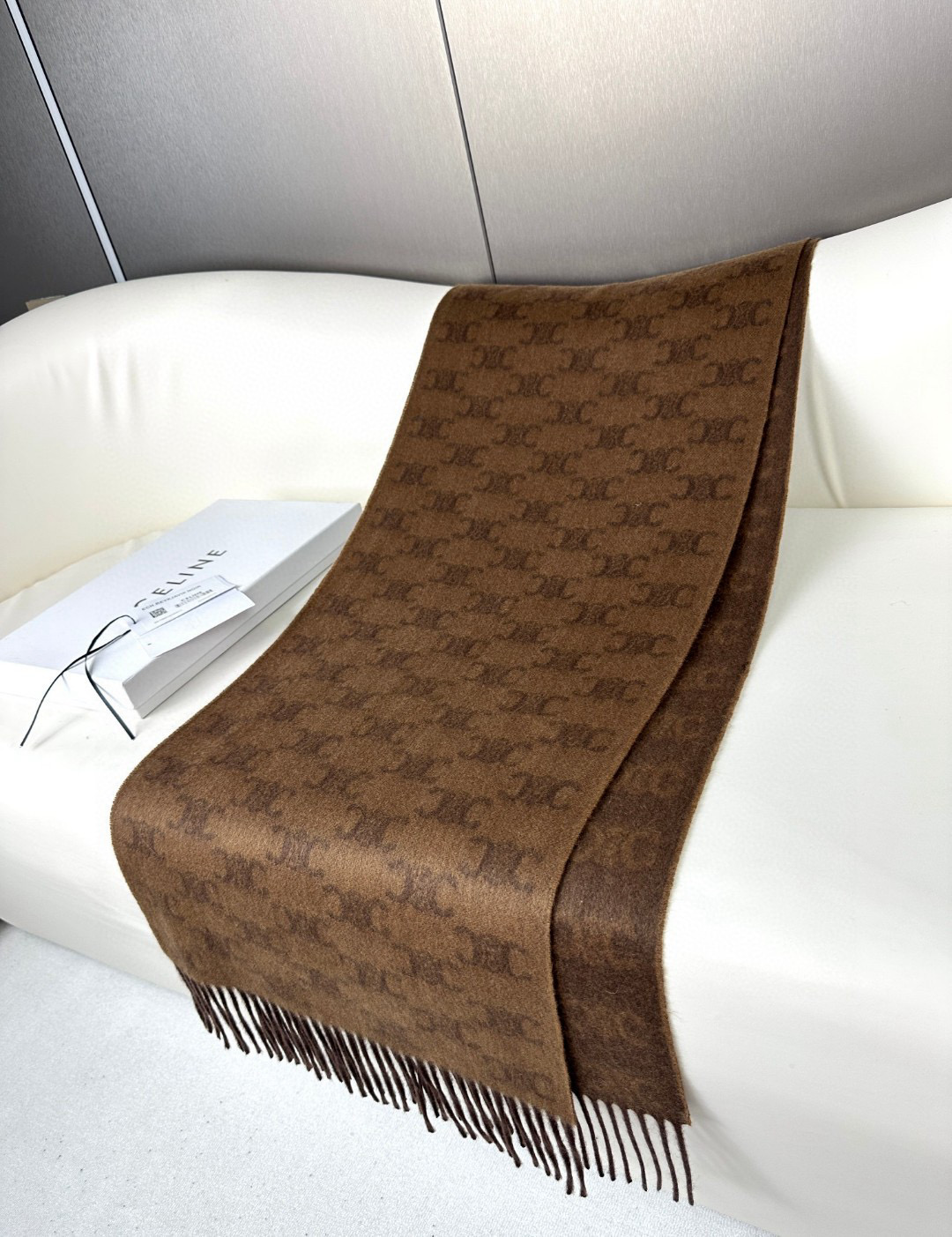 💟2023年CELINE凯旋门散林老花羊绒围巾终于出货了……很多宝宝要的上身图来啦！羊绒的质地戴起来软乎
