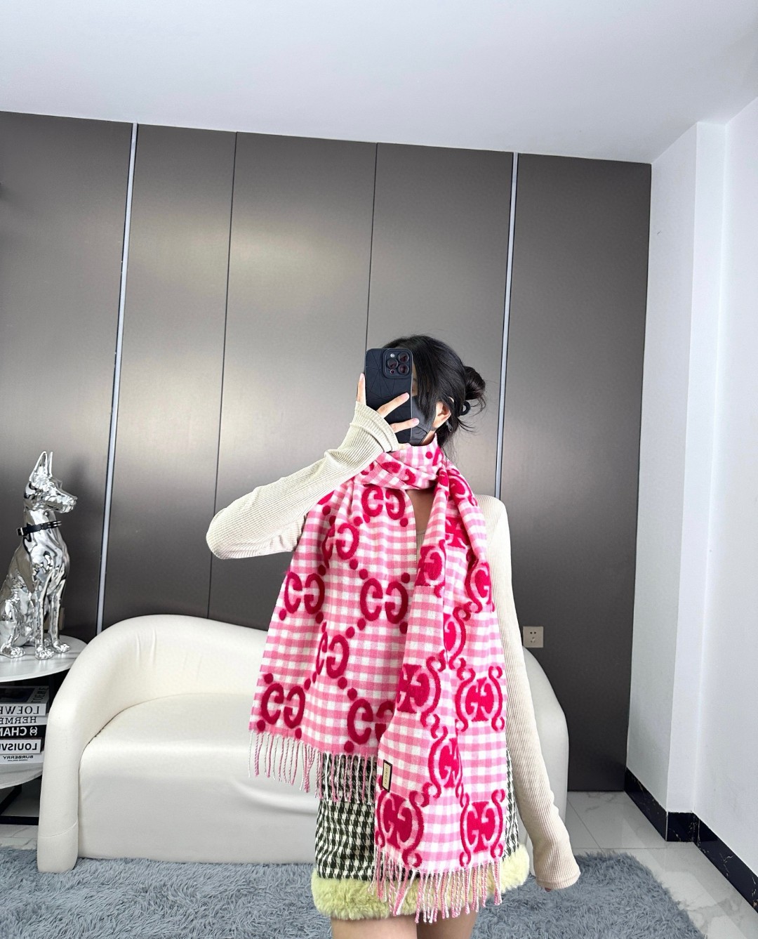 新色到💃💃Gucci新款围巾【双G提花羊绒长巾】满满的少女感！喜欢格纹的姐妹们别错过，纯纯的好东西~配色